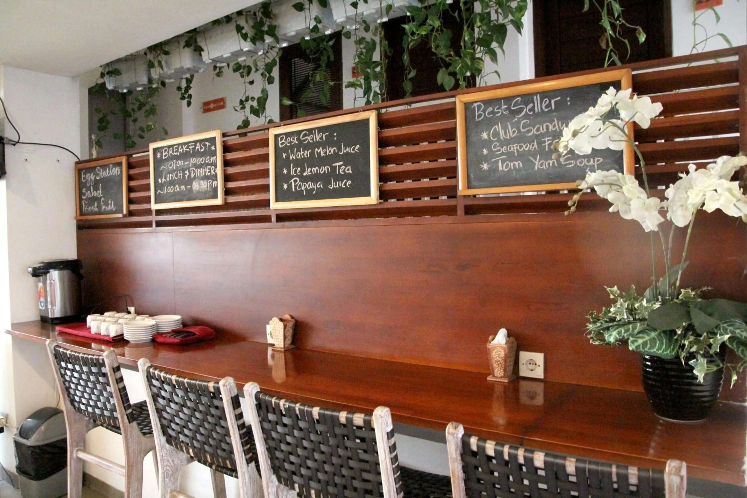 Restaurant/places to eat in The Legian Sunset Residence