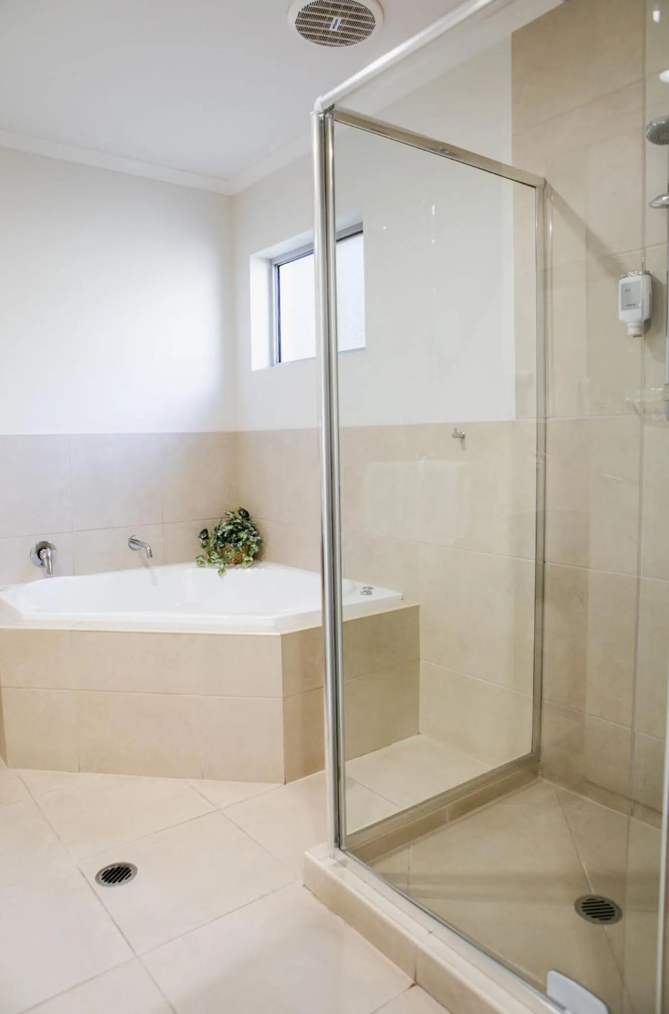 Shower in Noosa Heads Motel