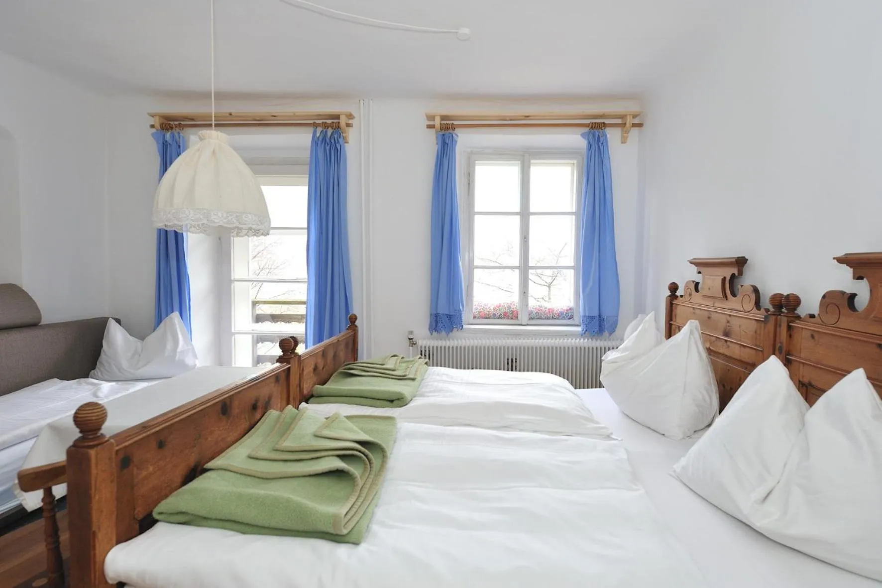 Bed in Gasthof Simony Hallstatt B&B