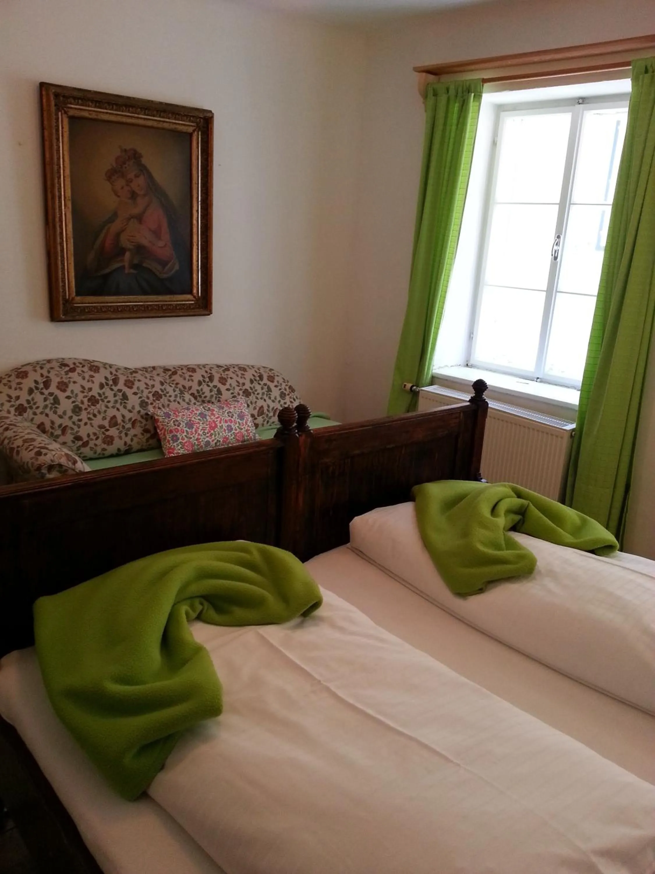 Bed in Gasthof Simony Hallstatt B&B