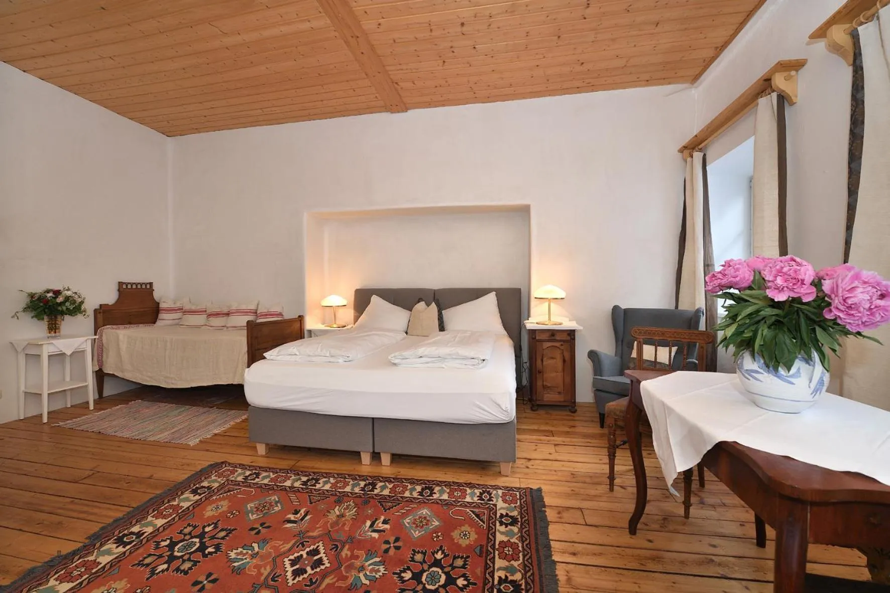 Bed in Gasthof Simony Hallstatt B&B