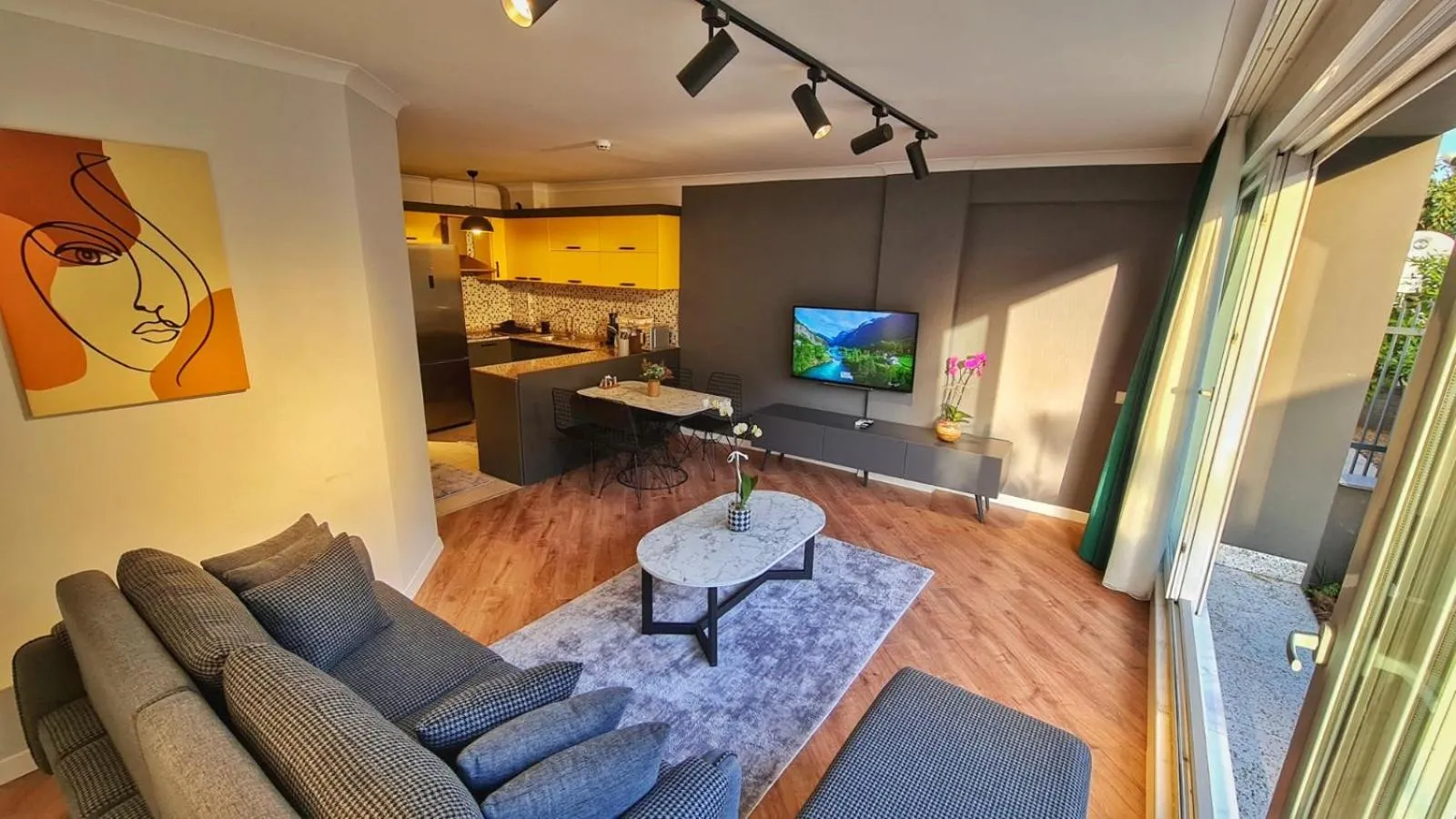 TV and multimedia in Letstay Sweet Home Yellow