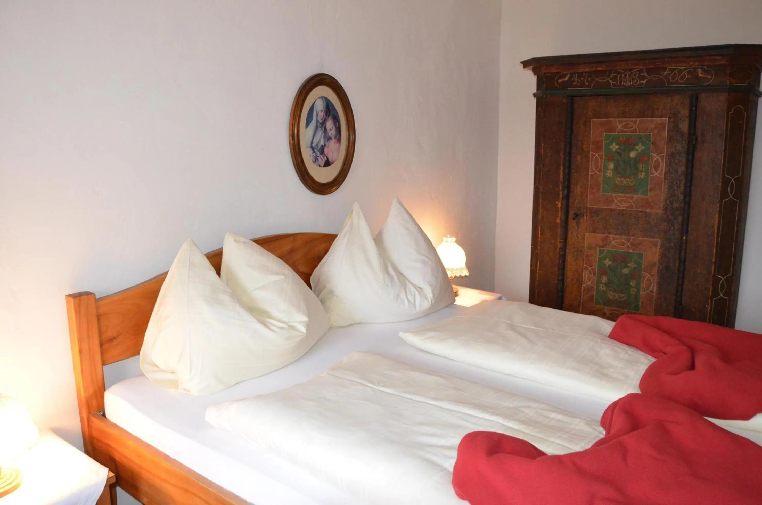 Bedroom, Bed in Bräugasthof Hallstatt