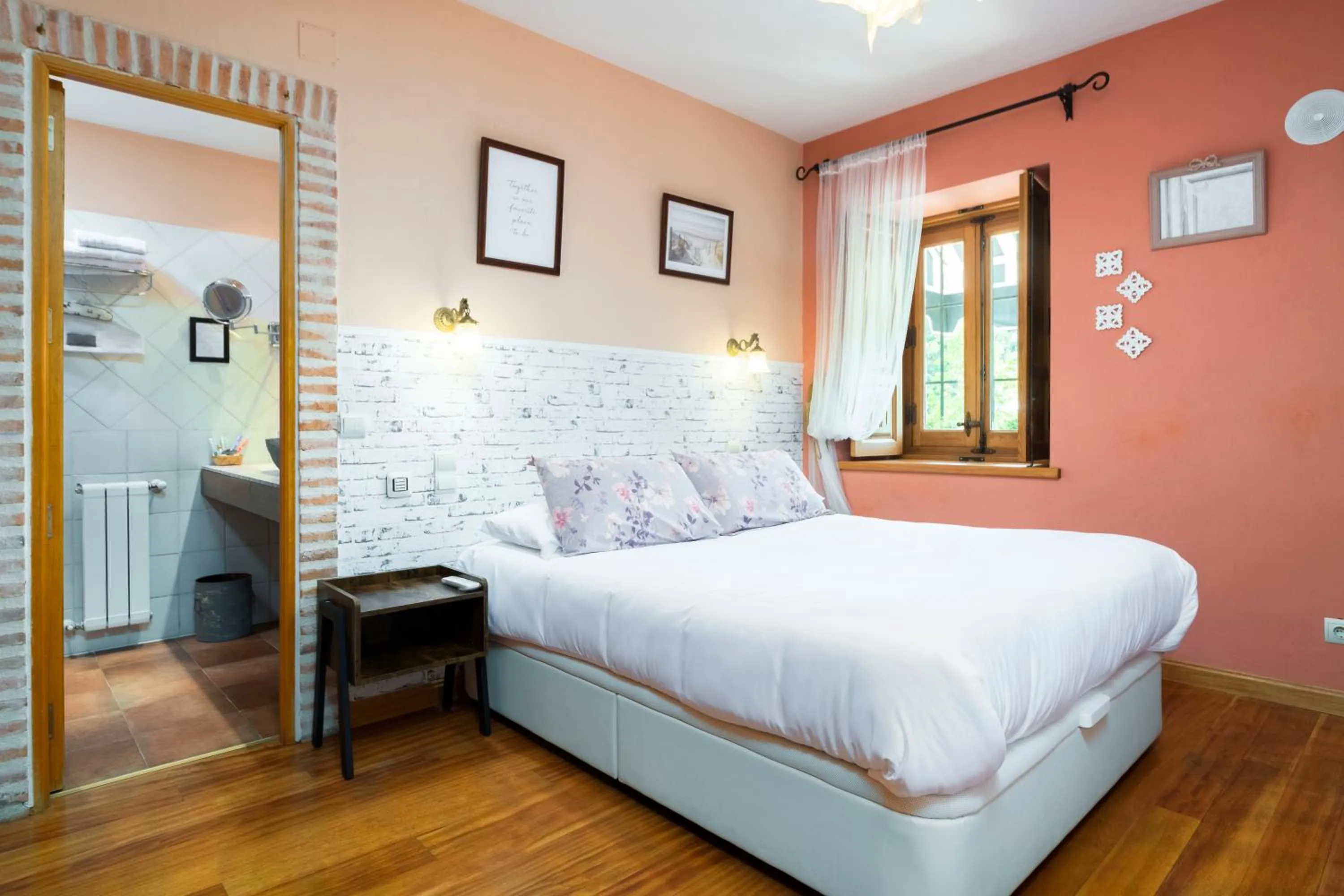 Photo of the whole room, Bed in El Torreon de Navacerrada