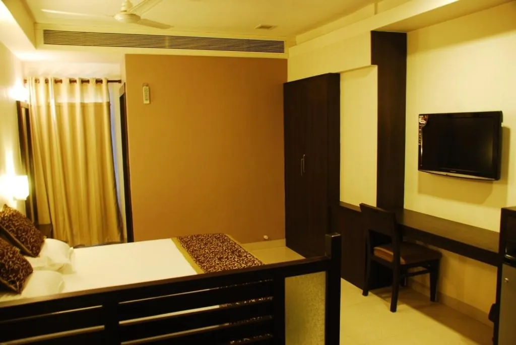 Decorative detail, Bed in Grand Ashirwad Beacon