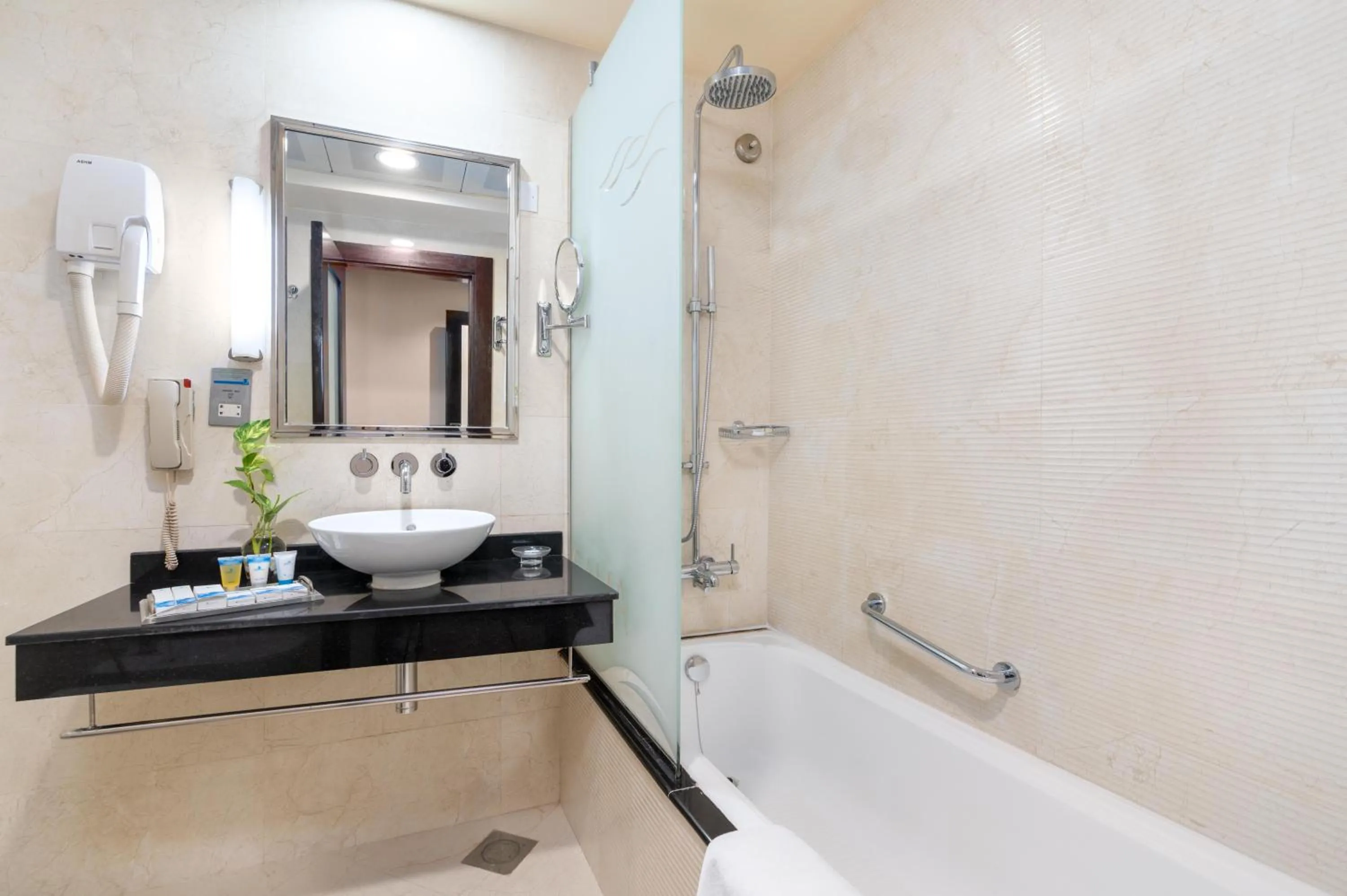 Bathroom in Samaya Hotel Deira