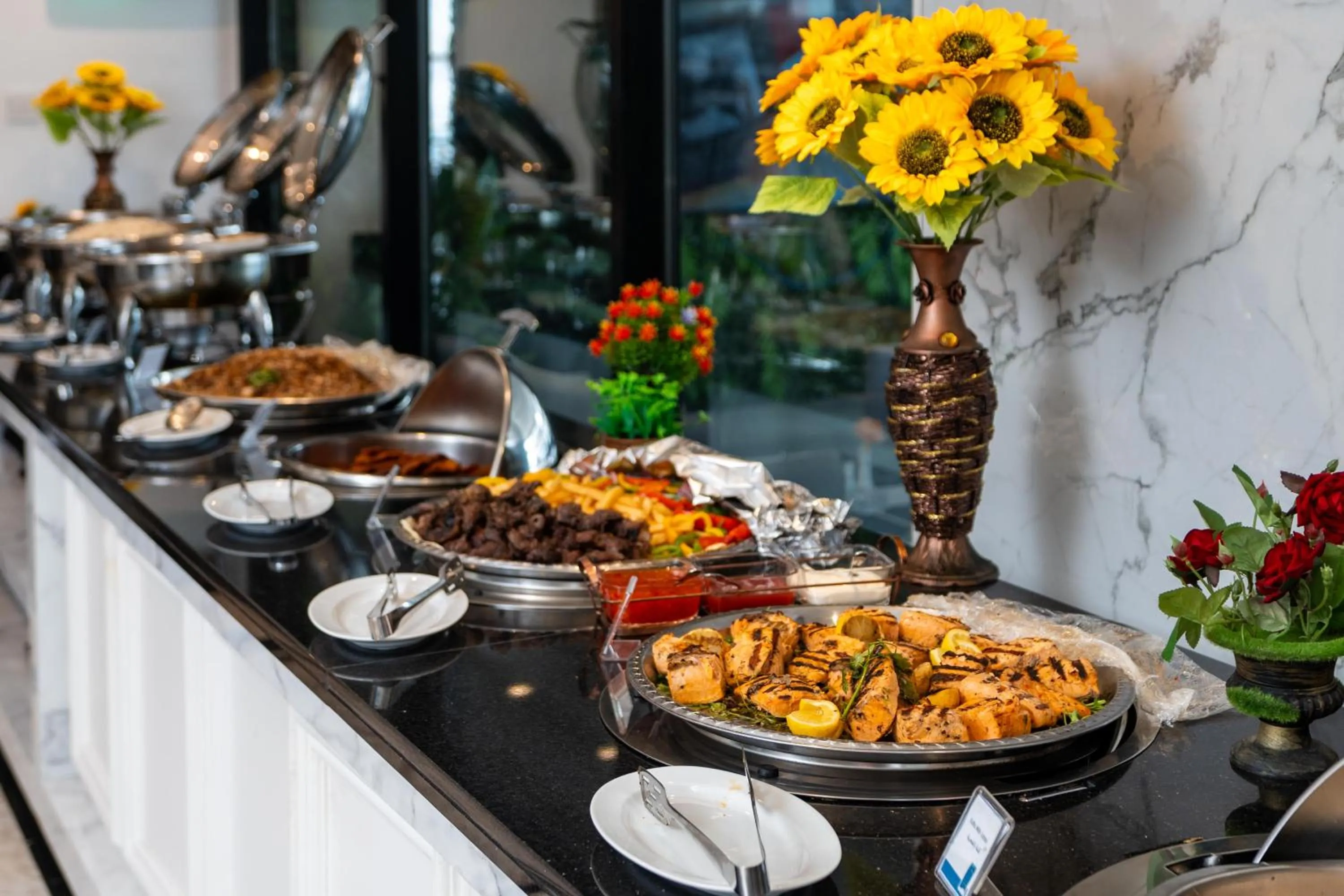 Restaurant/places to eat in Samaya Hotel Deira