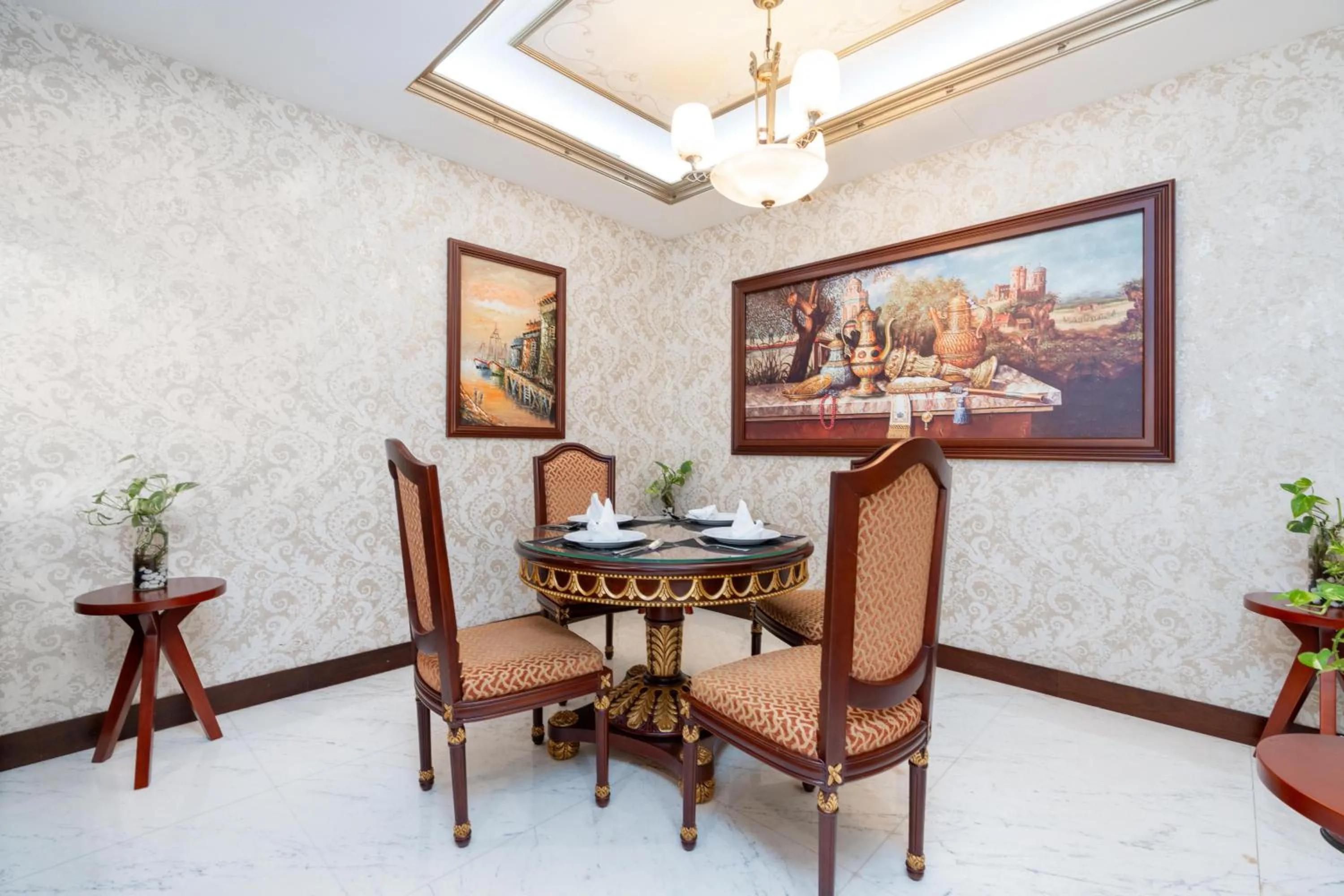 Dining area in Samaya Hotel Deira