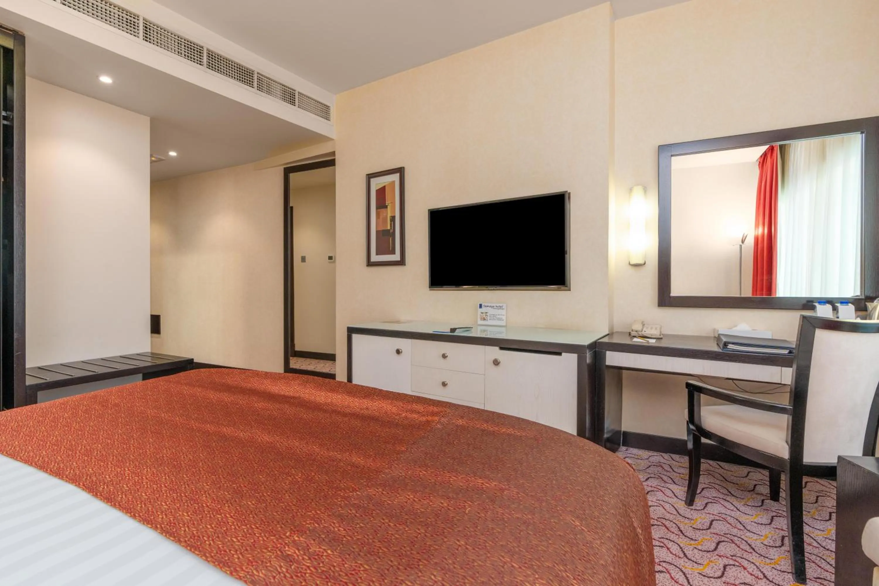 Bedroom, Bed in Samaya Hotel Deira