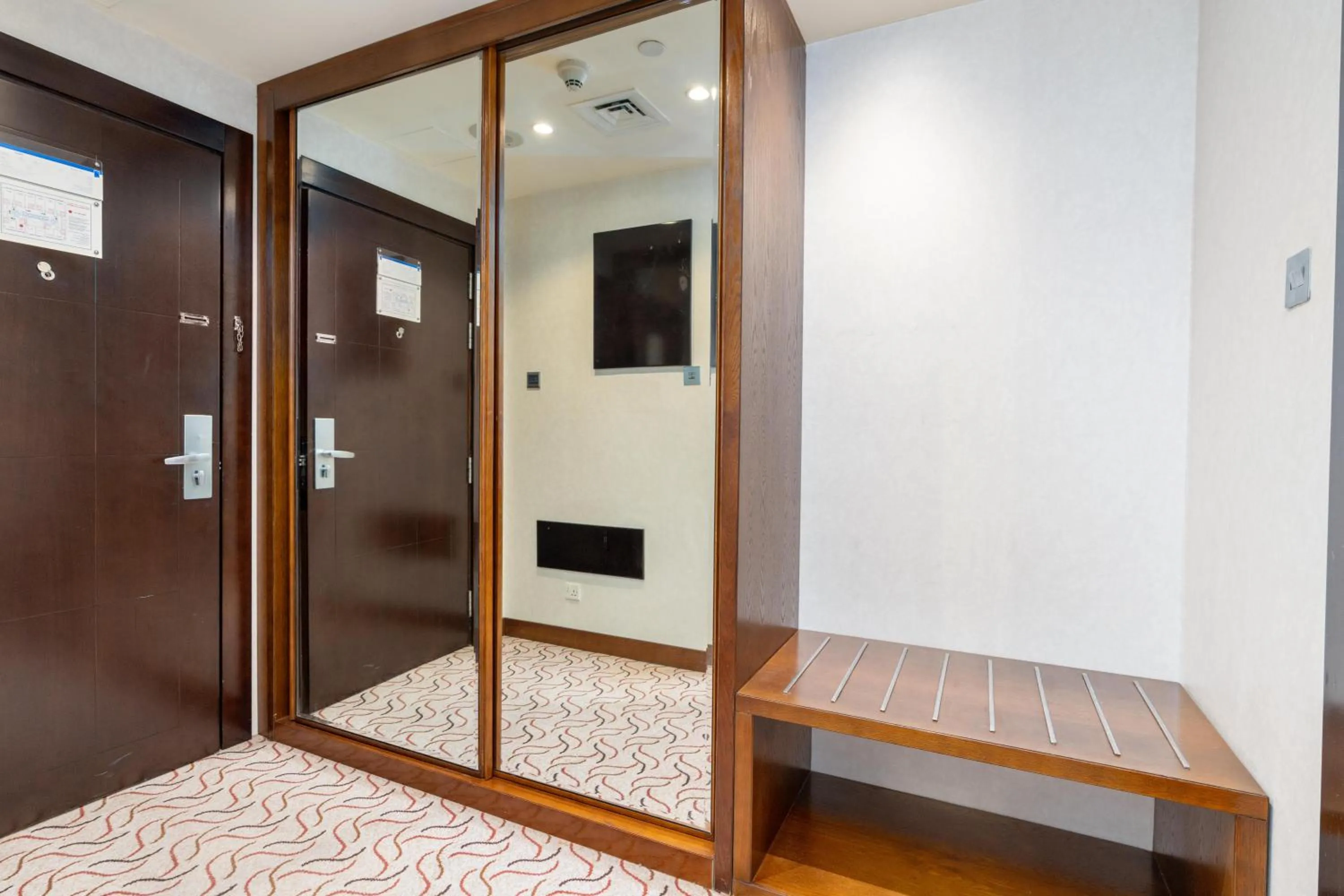 wardrobe, Bed in Samaya Hotel Deira