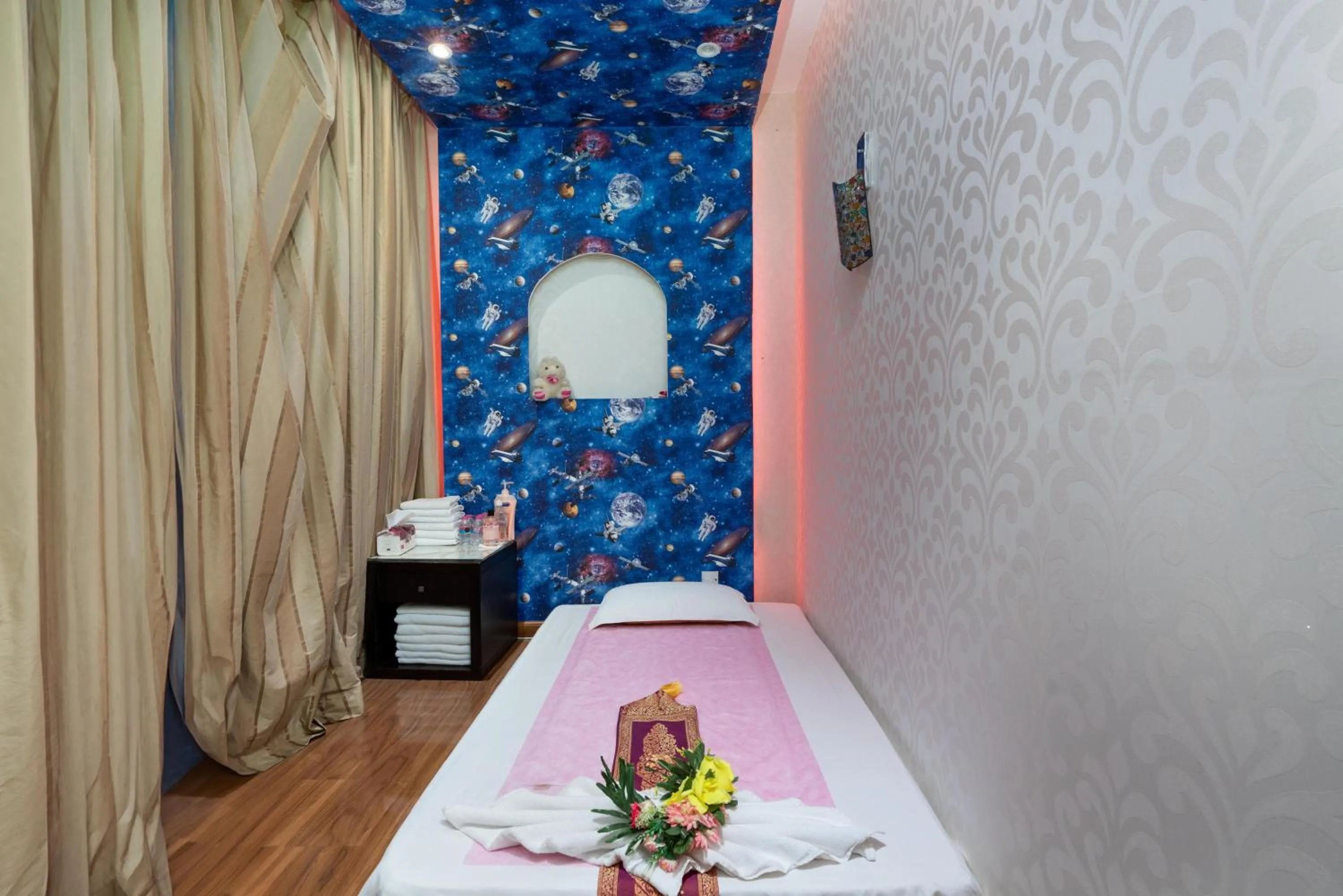 Spa and wellness centre/facilities, Bed in Samaya Hotel Deira