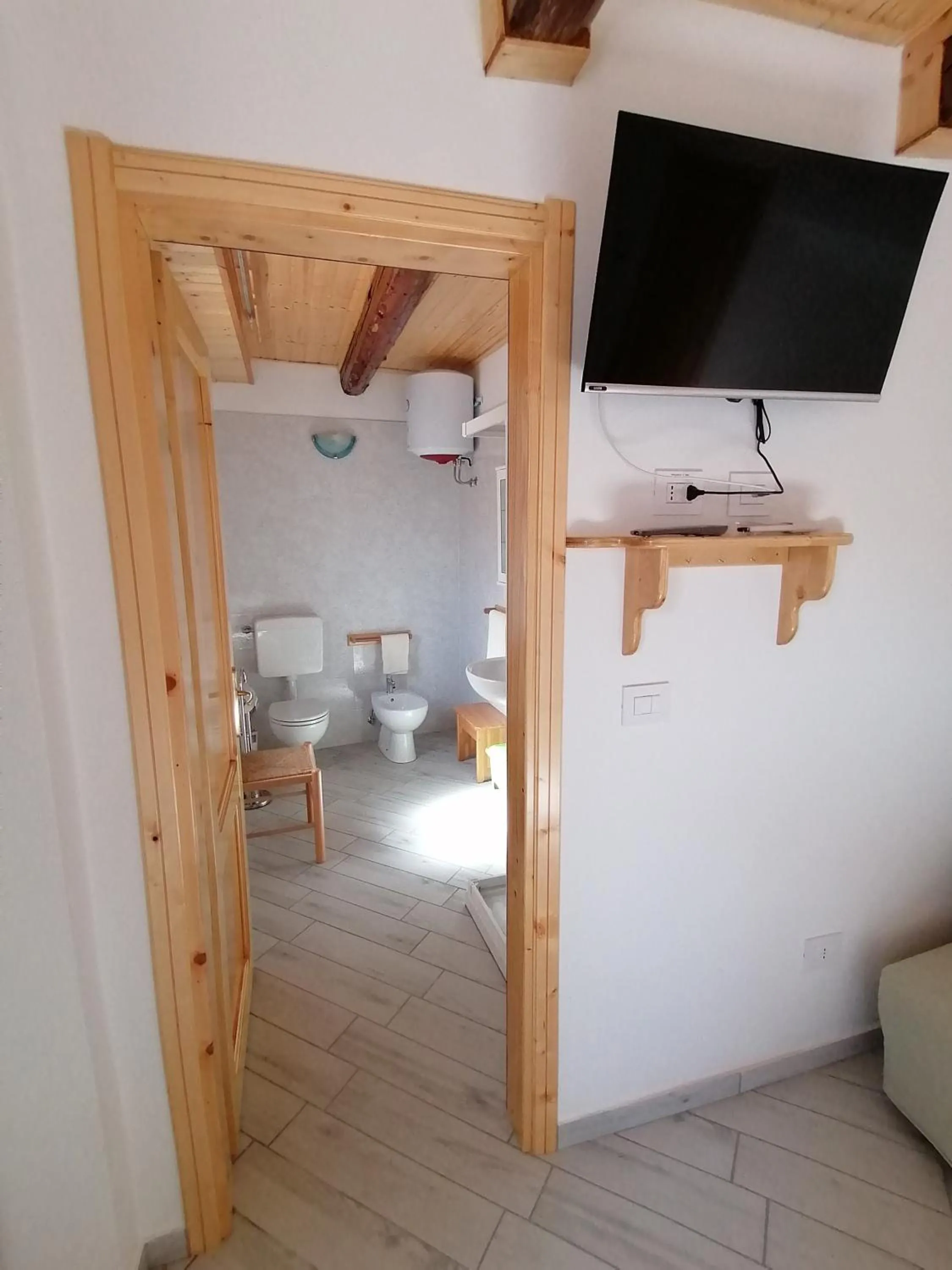 TV and multimedia in Al Souvenir