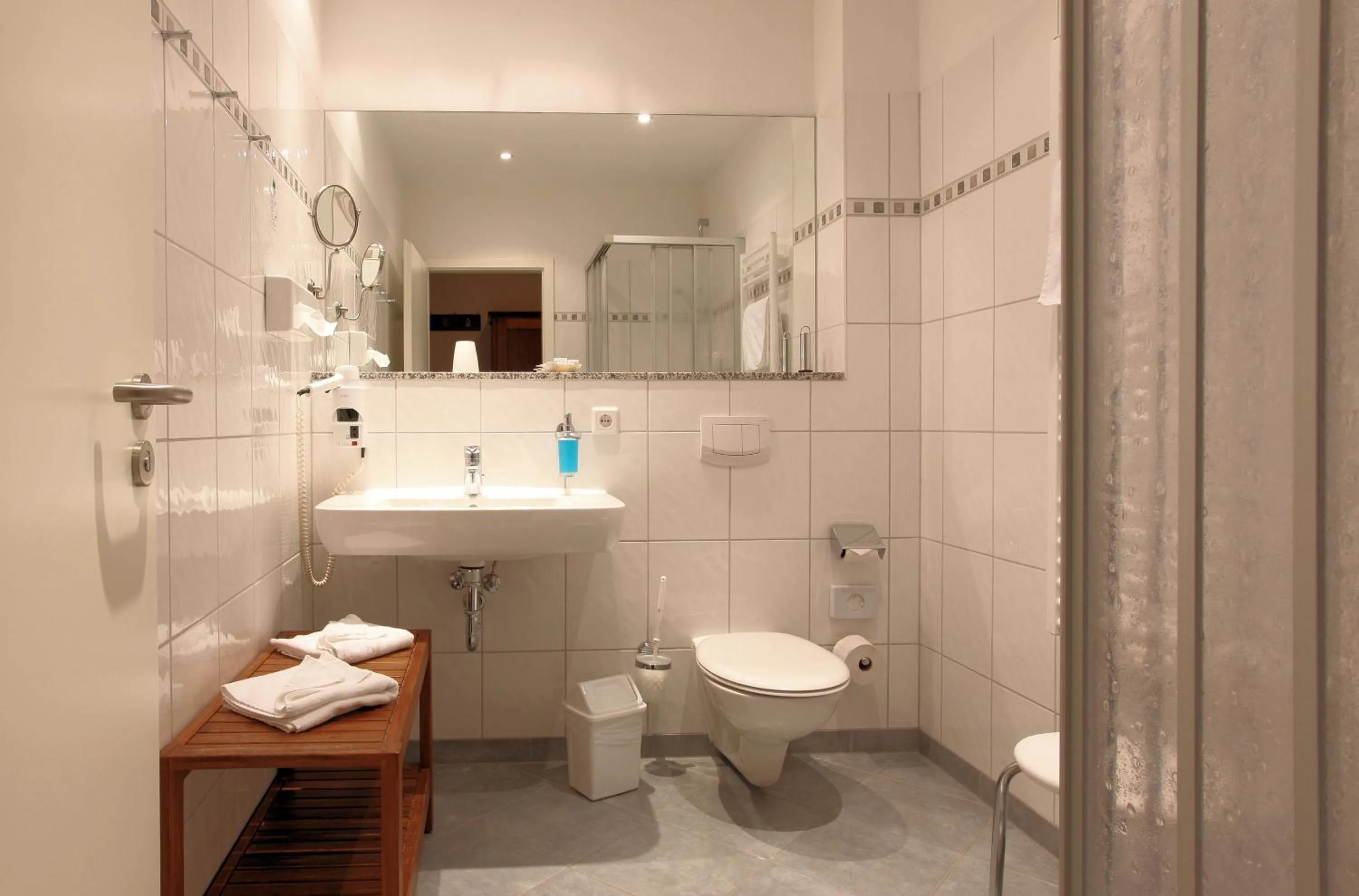 Bathroom in Hotel Badehaus Goor