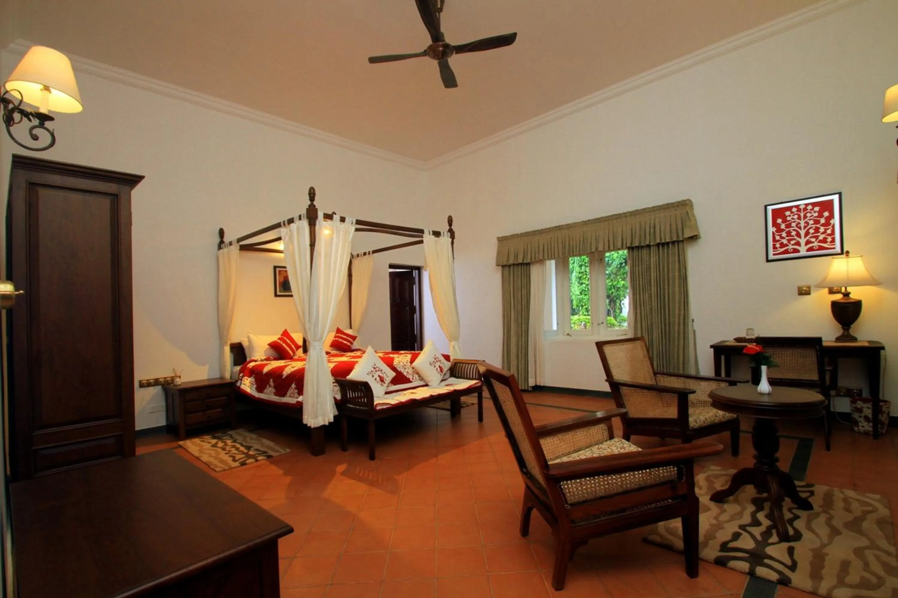 Photo of the whole room in Parisons Plantation Experiences by Abad