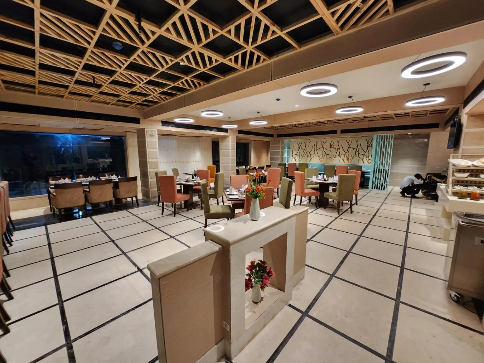 Restaurant/places to eat in The Central Park Hotel