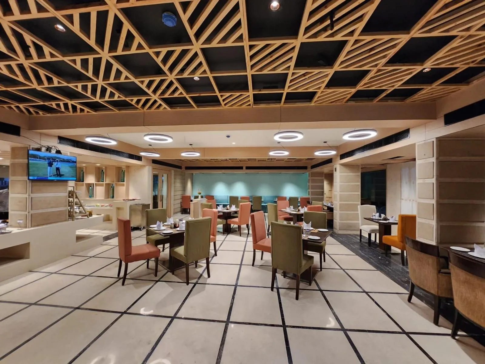 Restaurant/places to eat in The Central Park Hotel