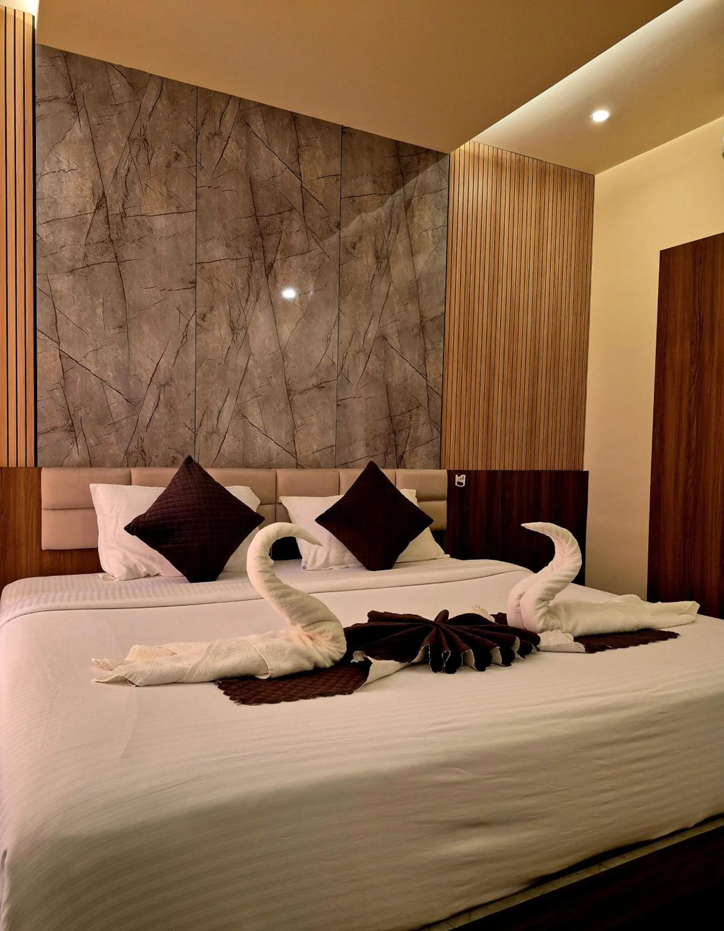 Photo of the whole room, Bed in Holiday Heaven Munnar