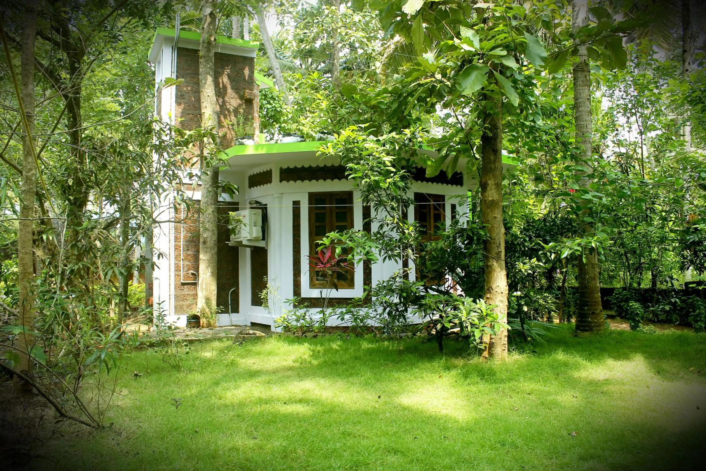 Facade/entrance in Jickys Nest