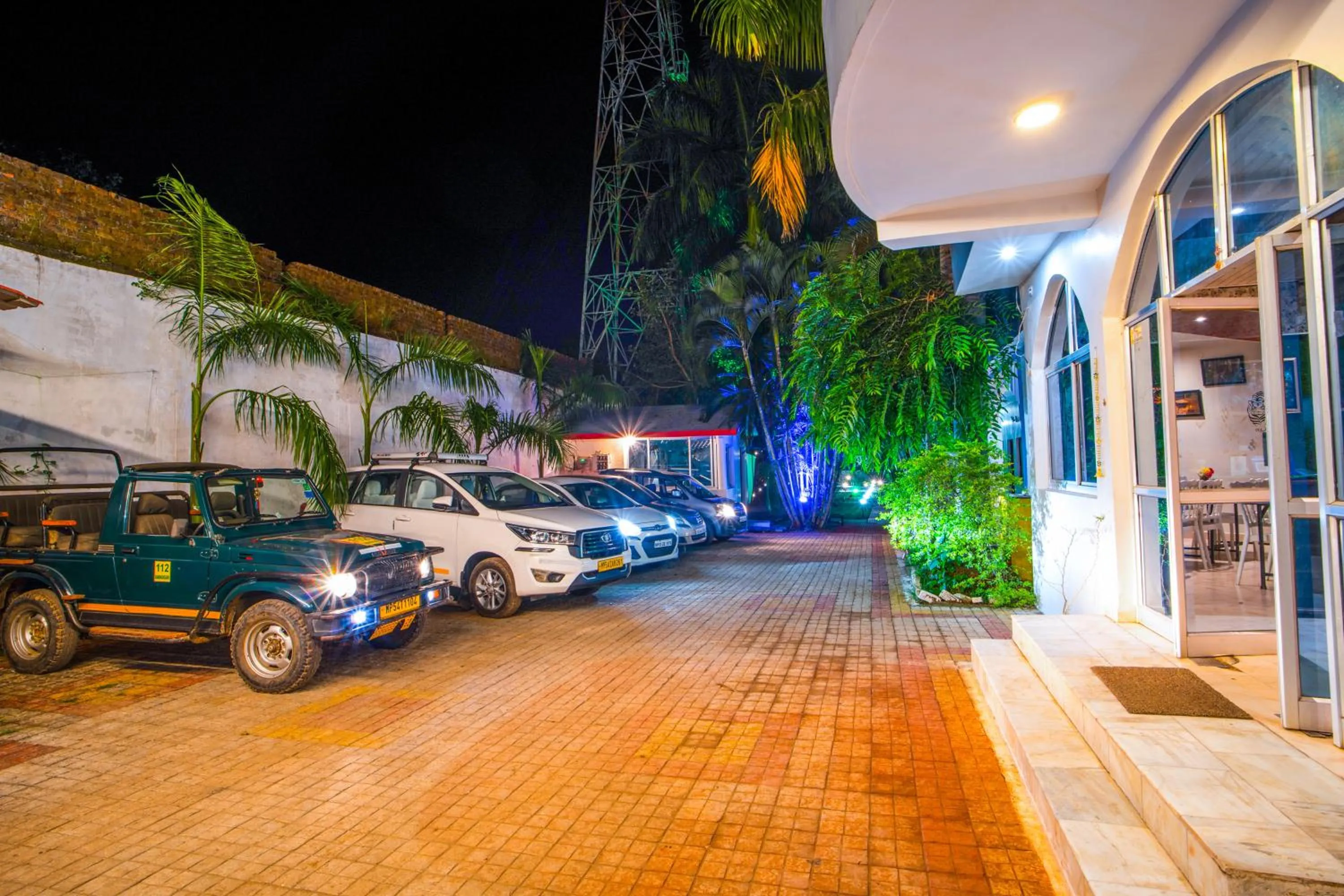 Parking in Hotel Jungle Palace Resort