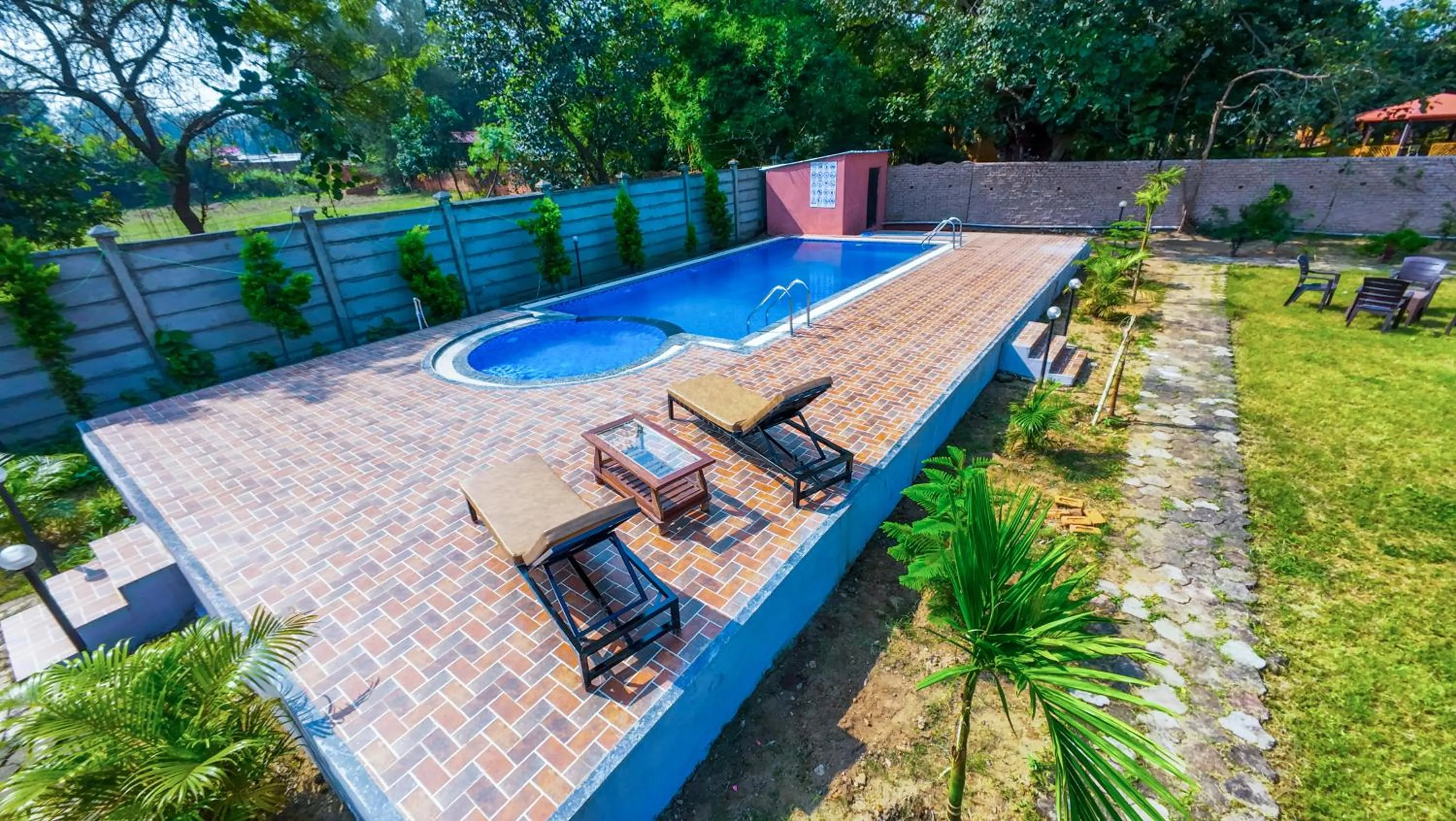 Swimming pool in Hotel Jungle Palace Resort