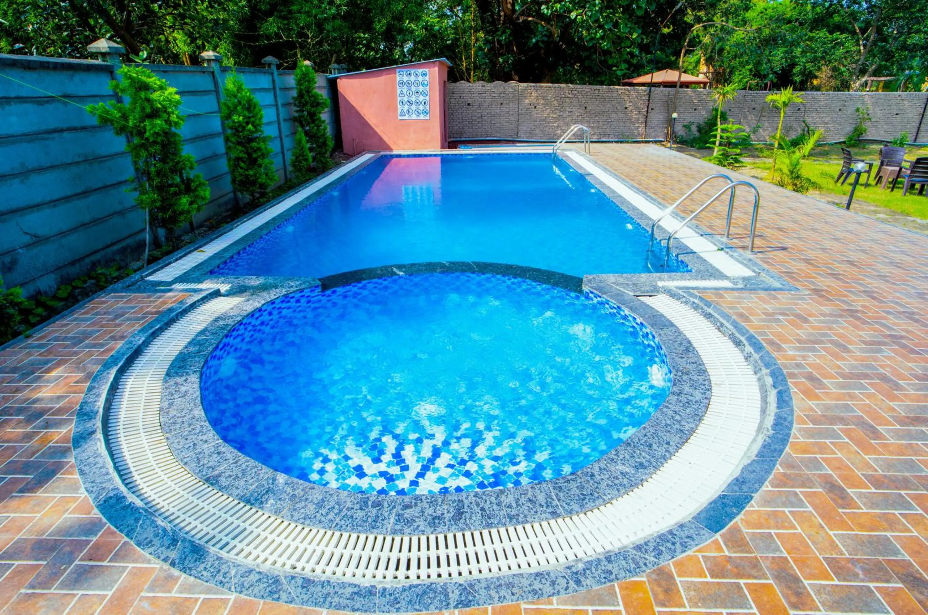 Swimming pool in Hotel Jungle Palace Resort