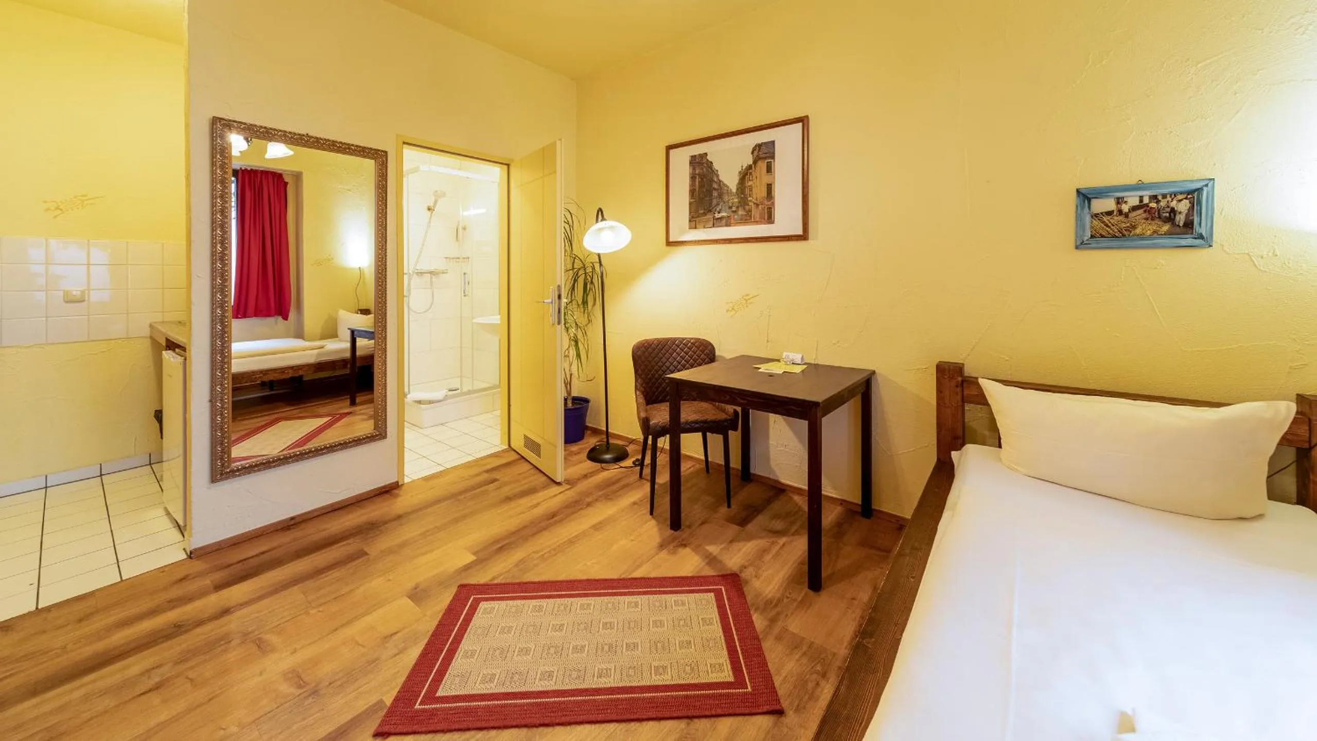 Photo of the whole room, Bed in Gästehaus Mezcalero