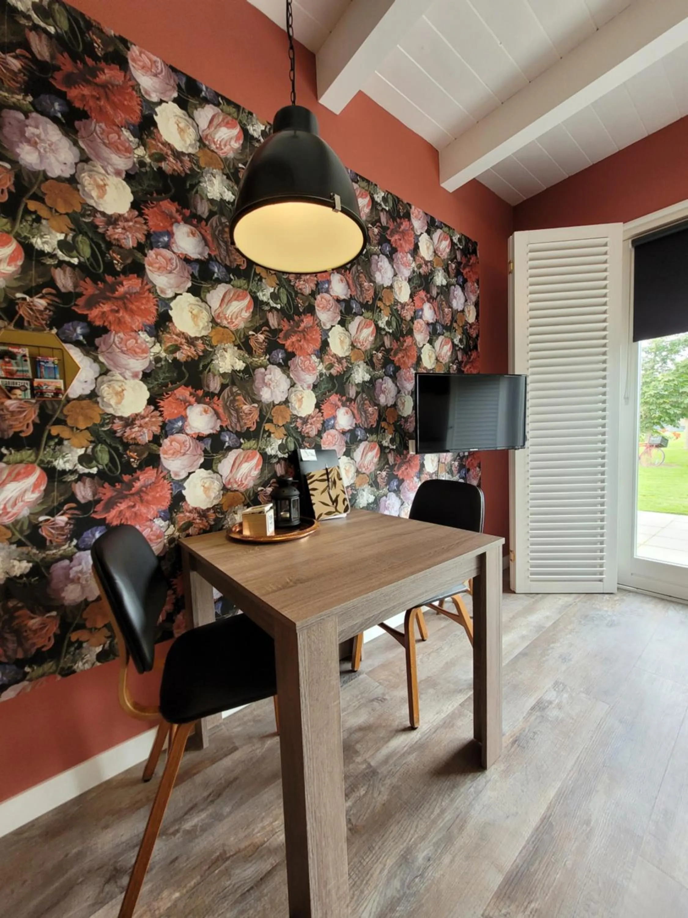 Dining area in B&B Buutegeweun