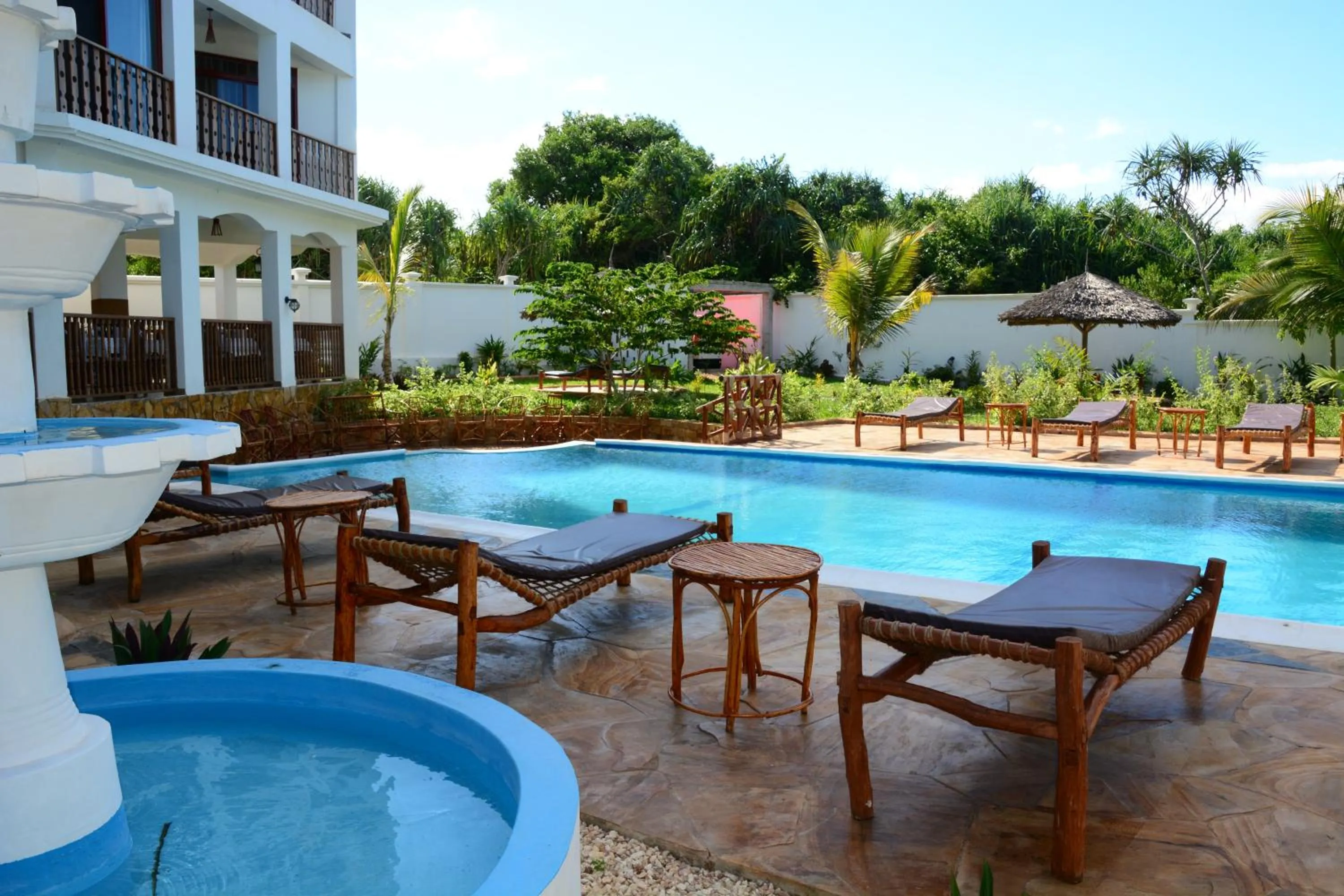 Swimming pool in Zanoceanique Hotel