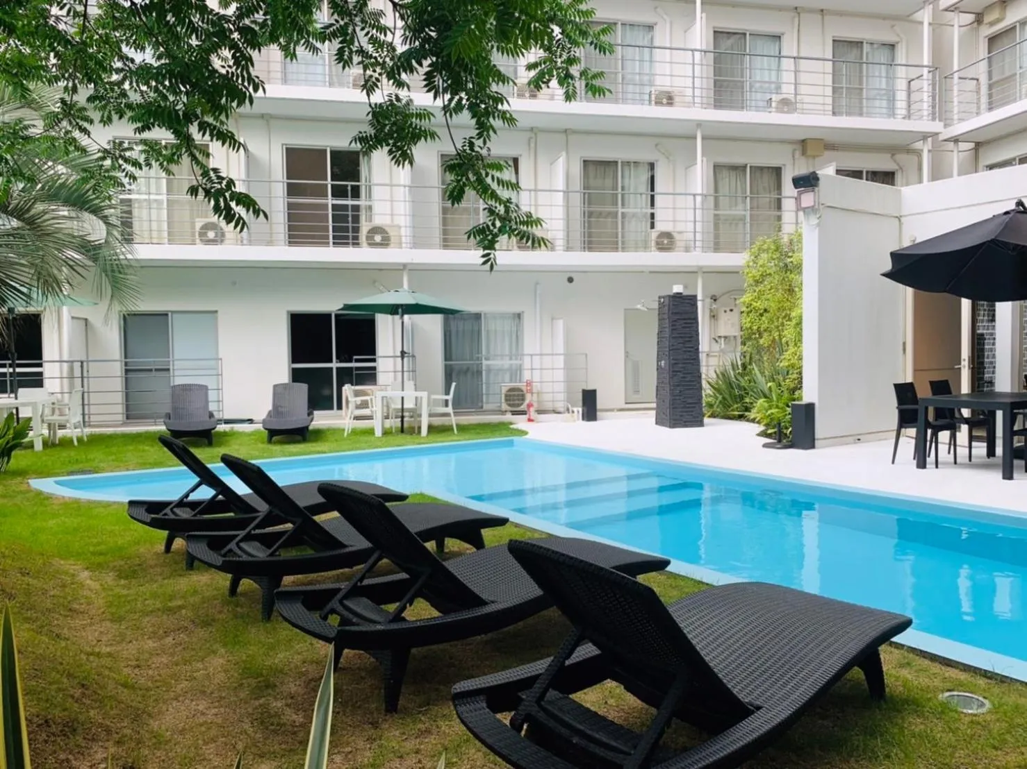 Swimming pool in Hotel Japanesque Fukuoka