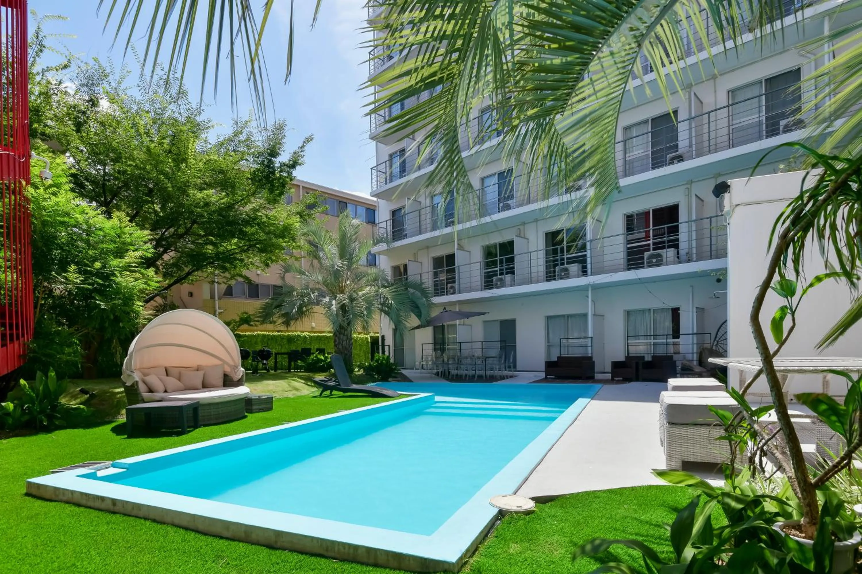 Swimming pool in Hotel Japanesque Fukuoka