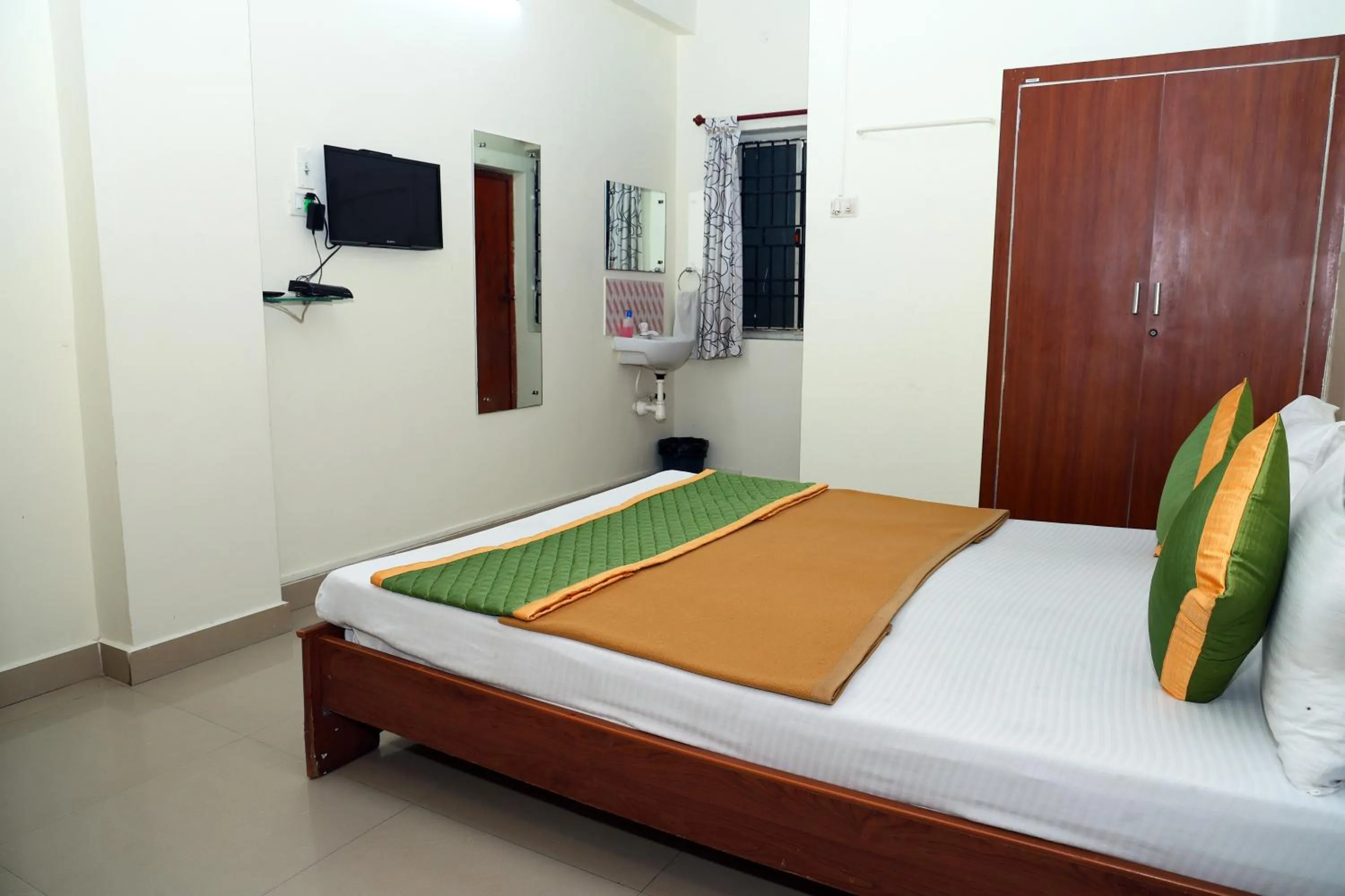 Bedroom, Bed in ROYAL GREEN AIRPORT TRANSIT ACCOMMODATION