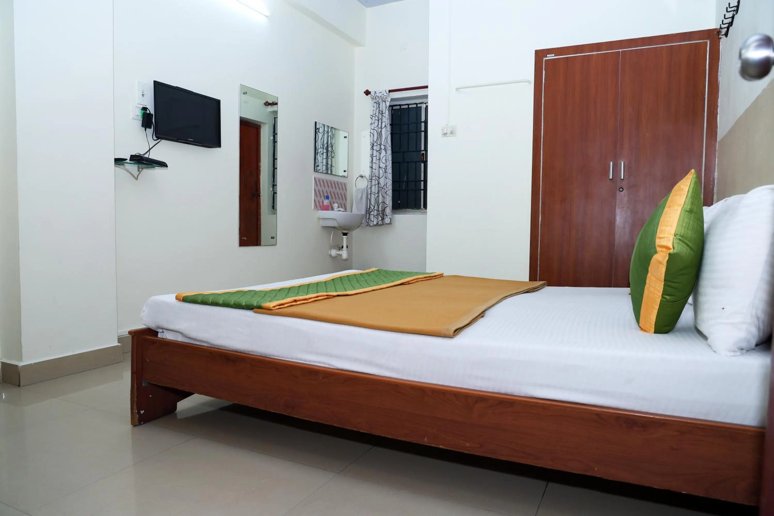 Bedroom, Bed in ROYAL GREEN AIRPORT TRANSIT ACCOMMODATION