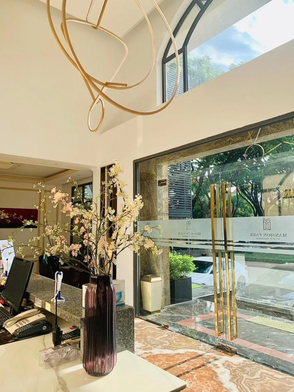 Communal lounge/ TV room in Mansion Park Hotel & Apartment