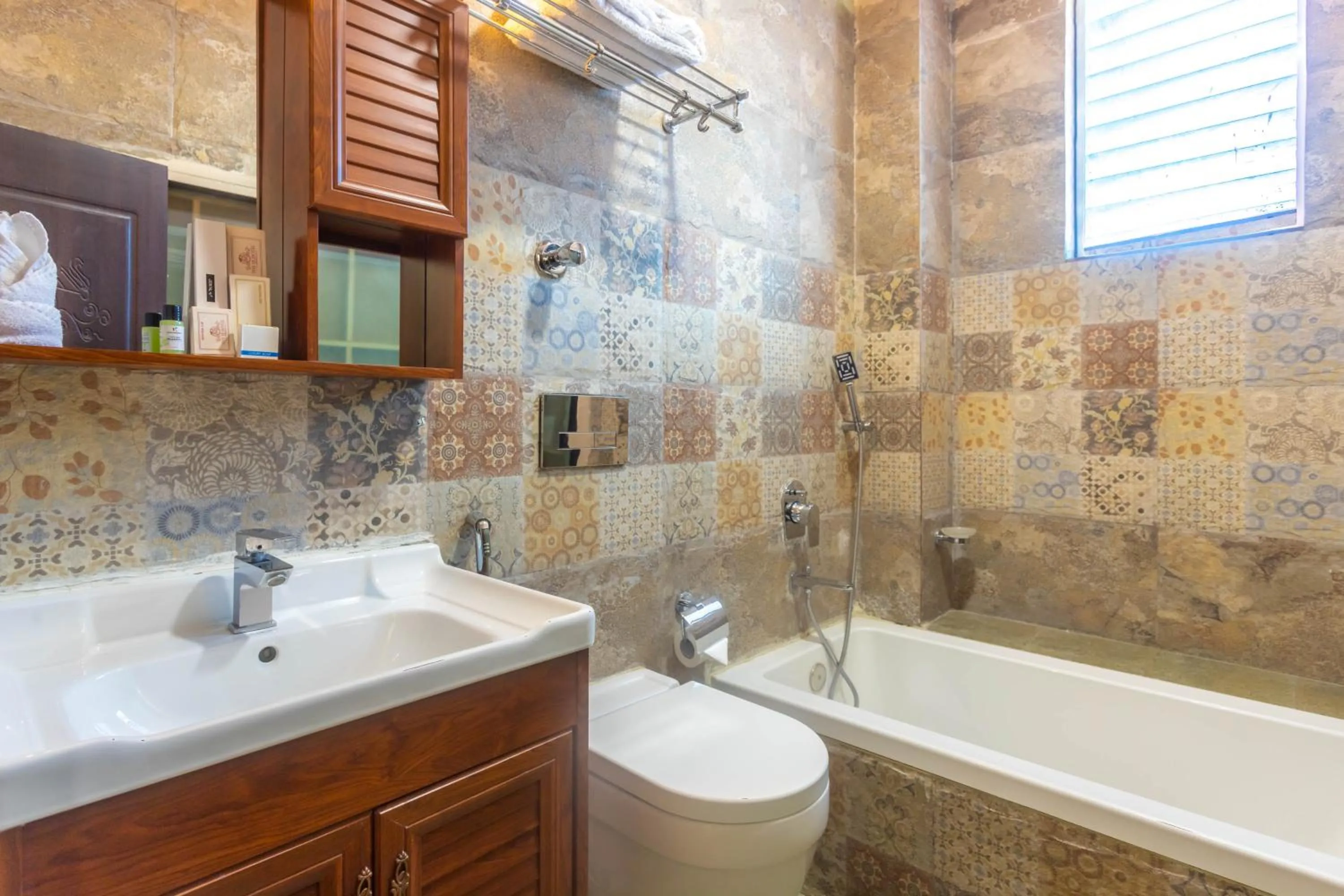 Toilet in The SR Hotel