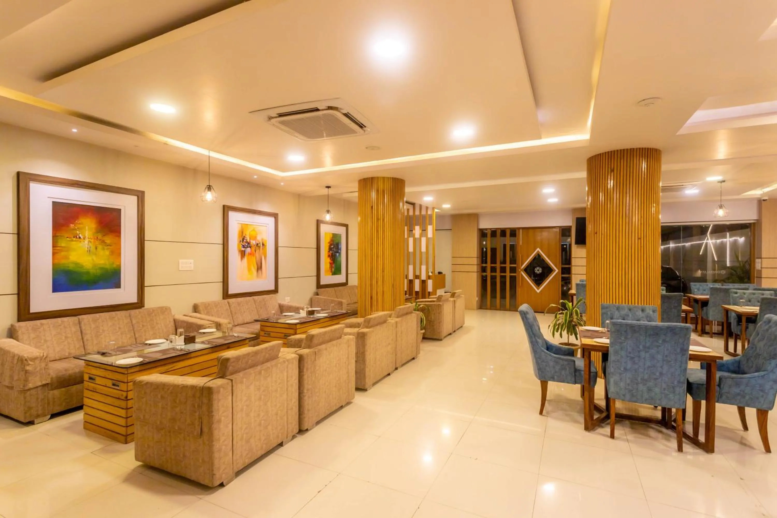 Restaurant/places to eat in The SR Hotel