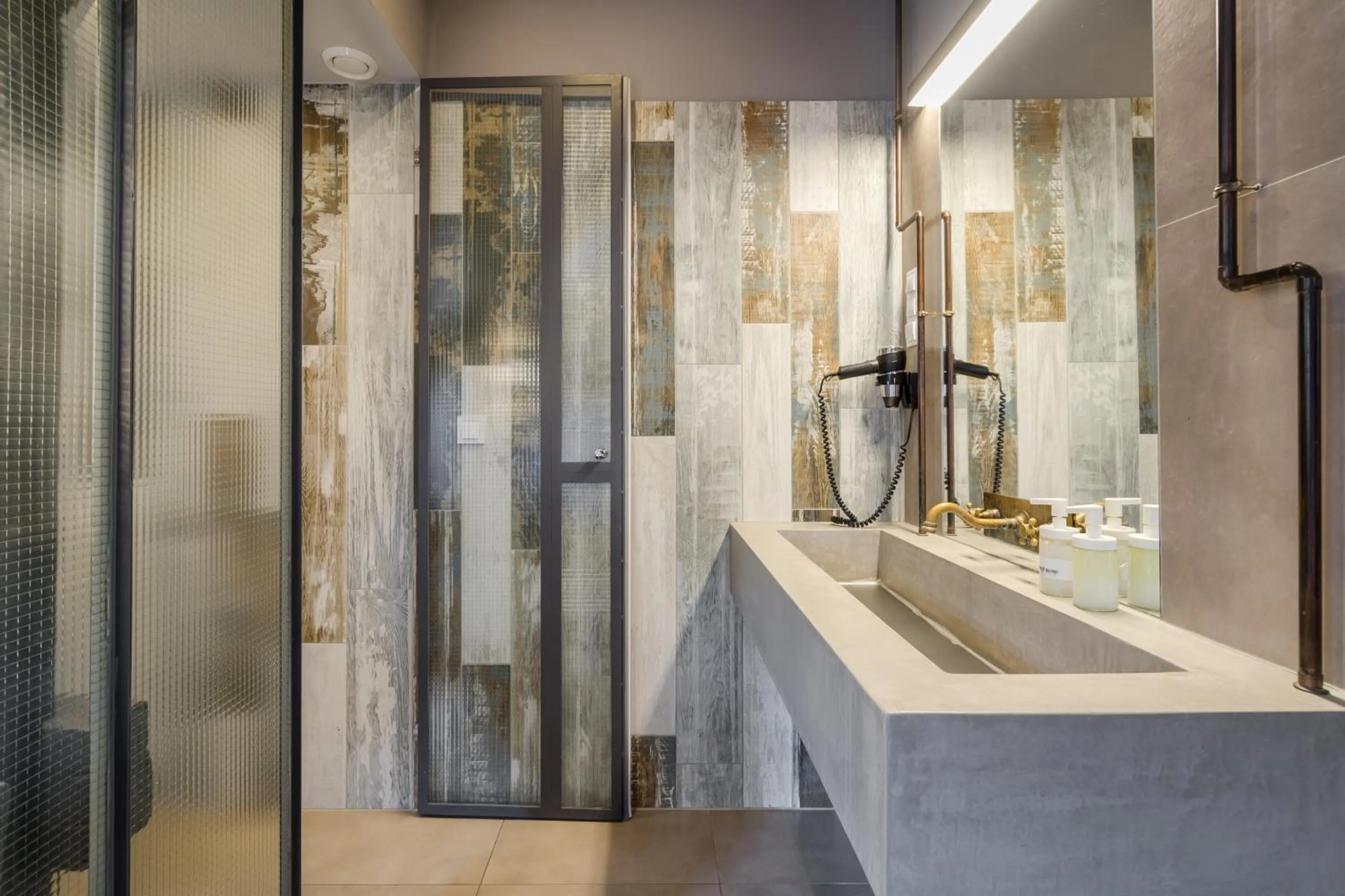 Toilet in Butik Apartments, by BQA