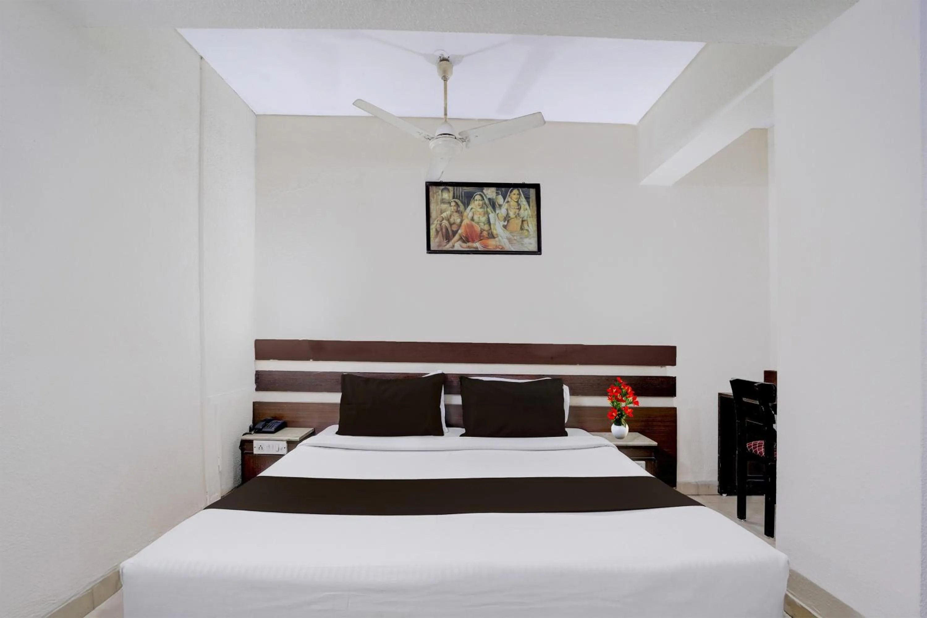 Bedroom, Bed in Townhouse Gandhi Medical College Bhopal Formerly Hotel Shagun