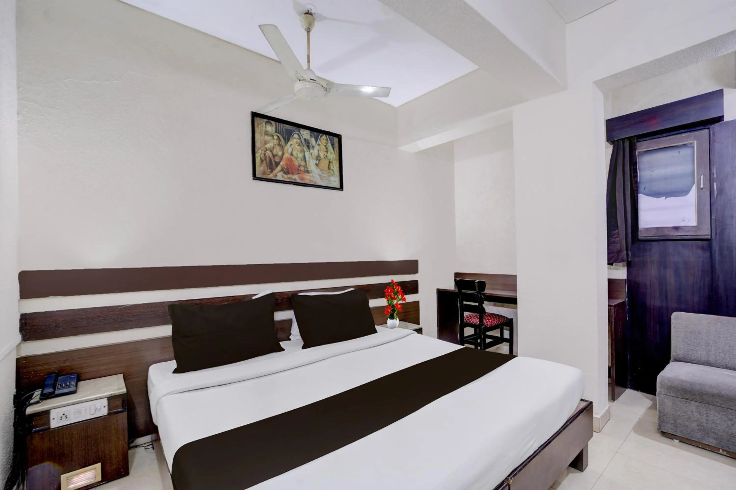Bedroom, Bed in Townhouse Gandhi Medical College Bhopal Formerly Hotel Shagun