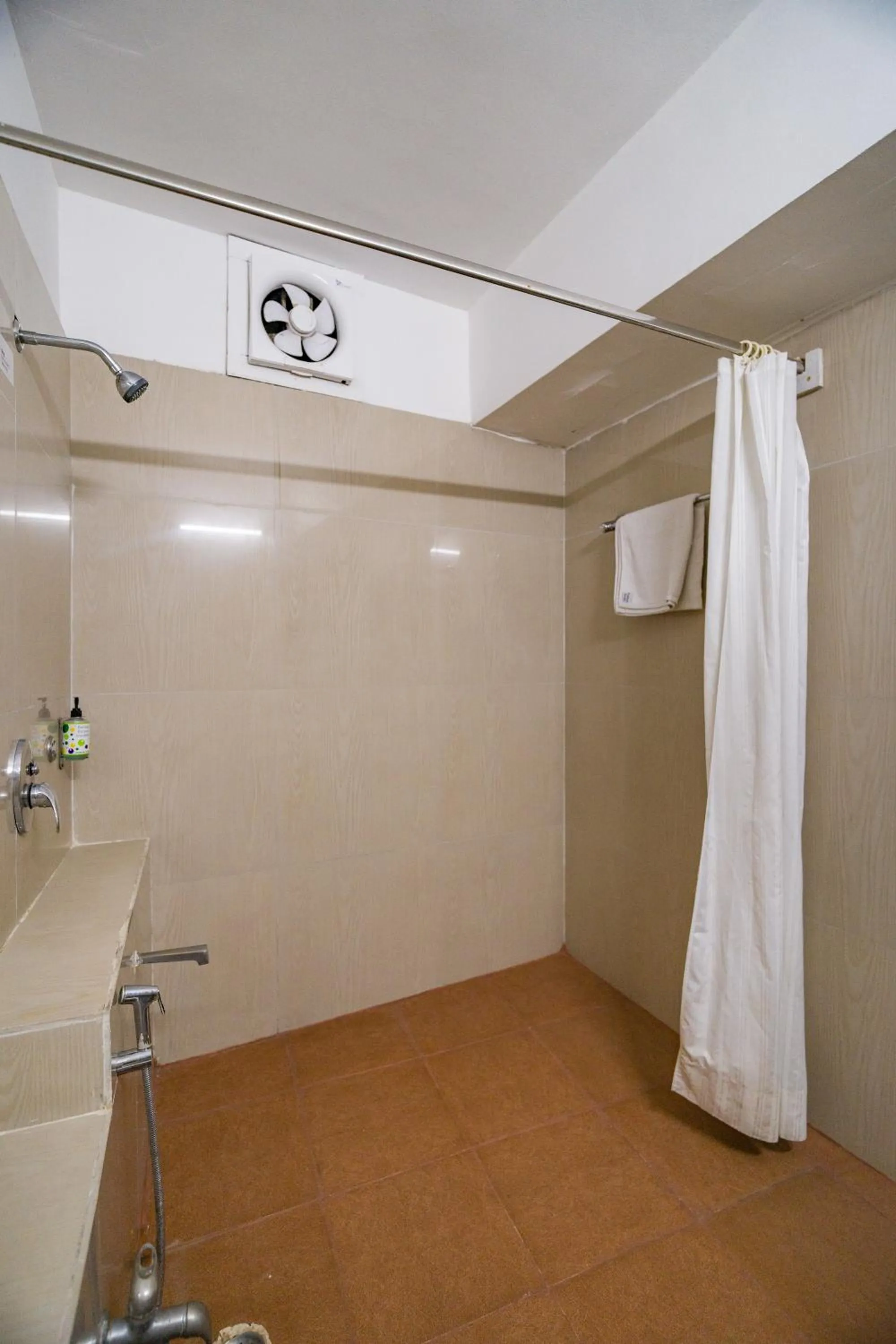 Shower in Hotel The Shagun