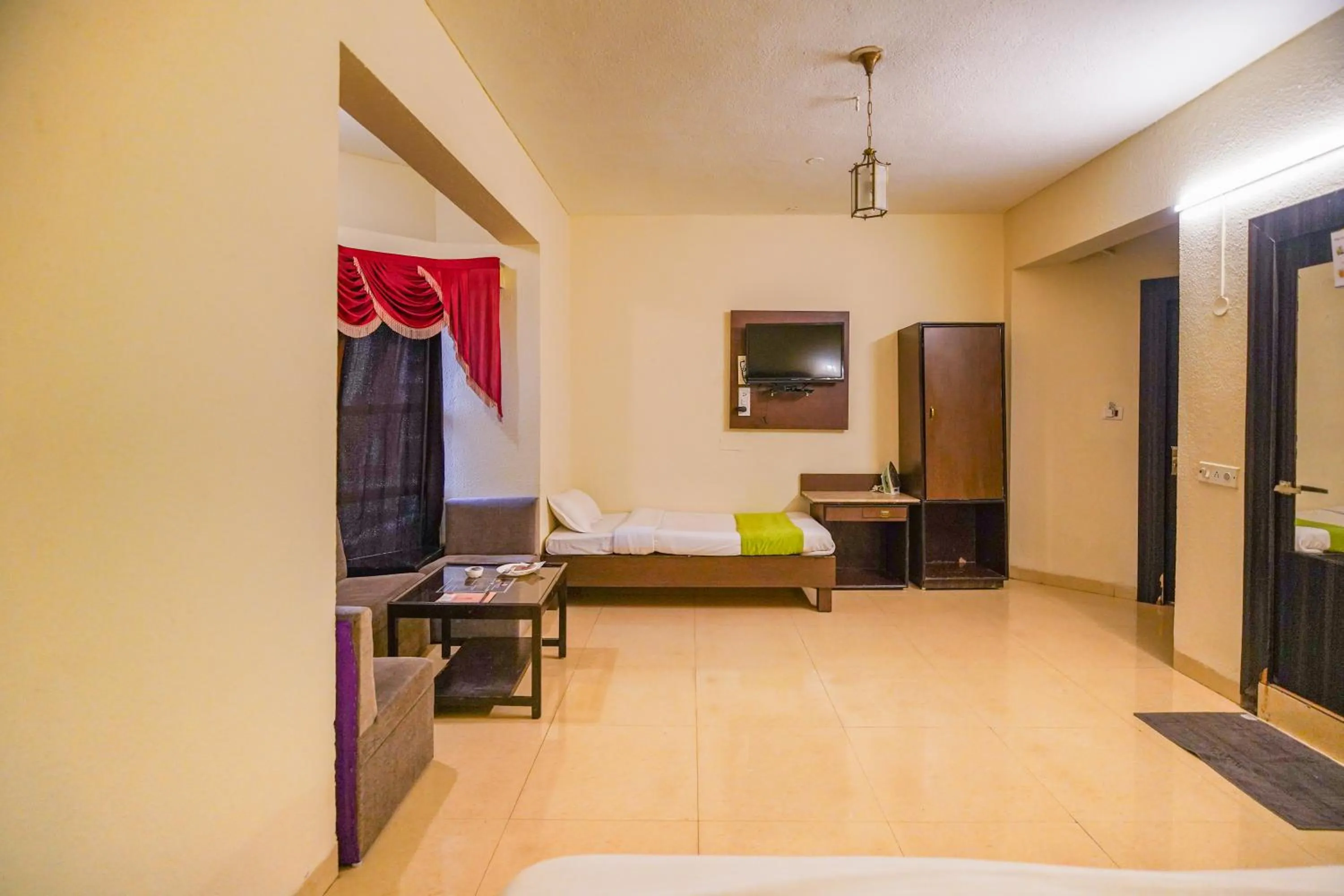 Living room, Bed in Hotel The Shagun