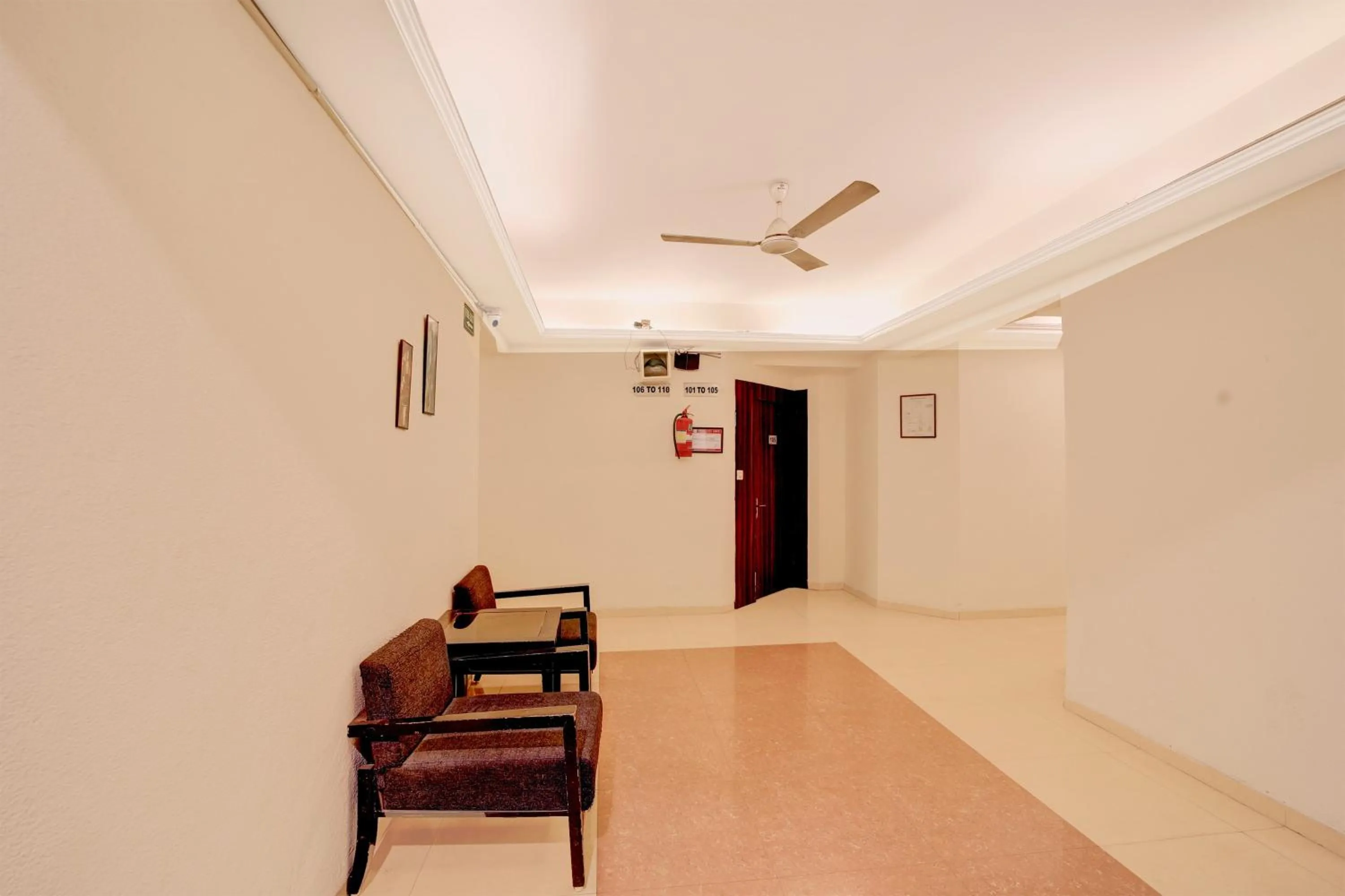 Lobby or reception in Townhouse Gandhi Medical College Bhopal Formerly Hotel Shagun