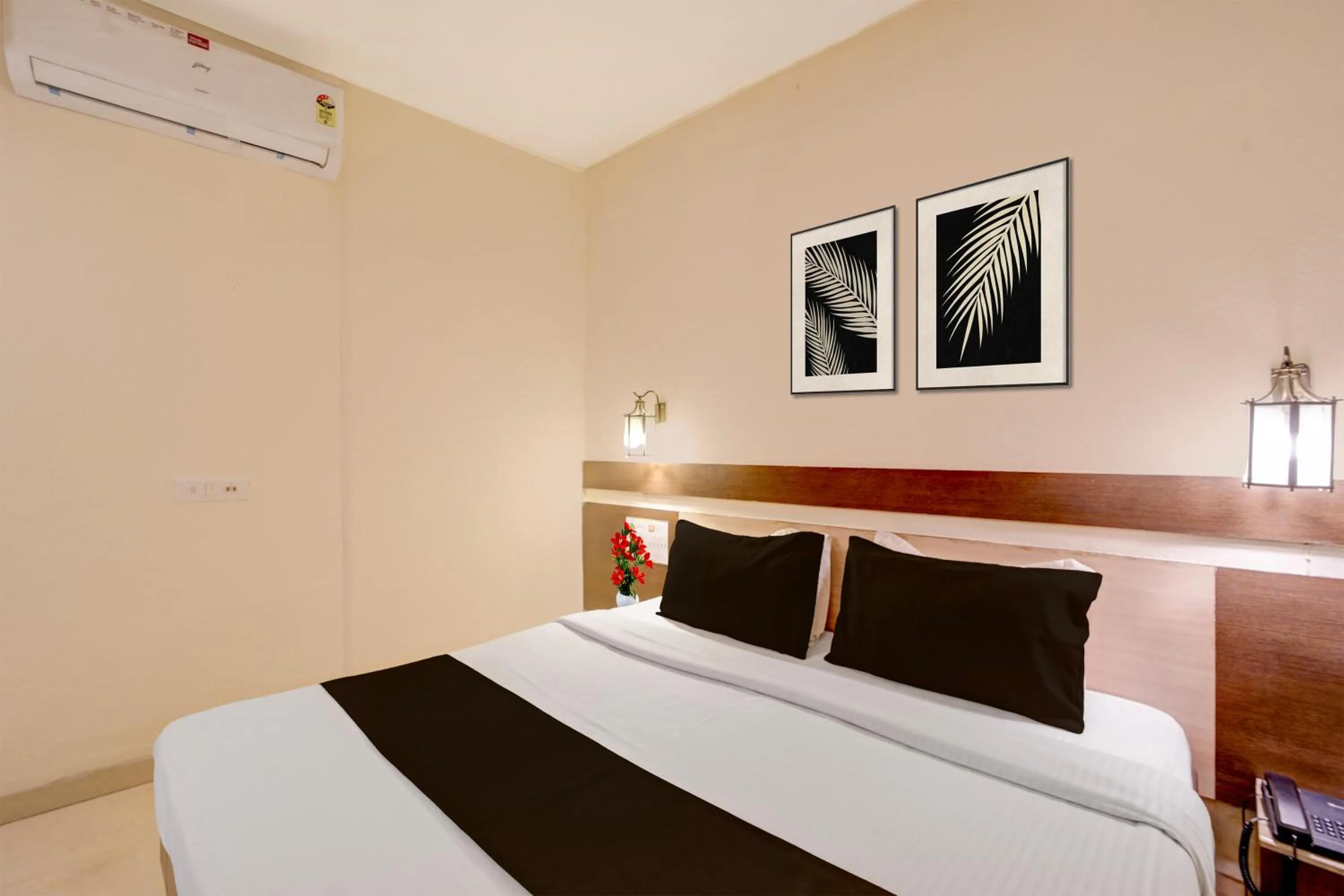 Bedroom, Bed in Townhouse Gandhi Medical College Bhopal Formerly Hotel Shagun