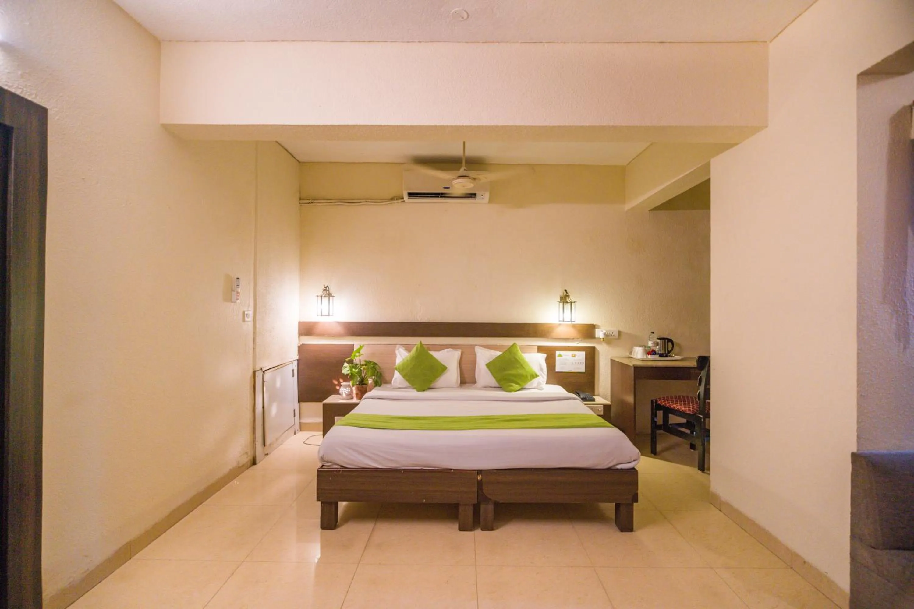 Bed in Hotel The Shagun