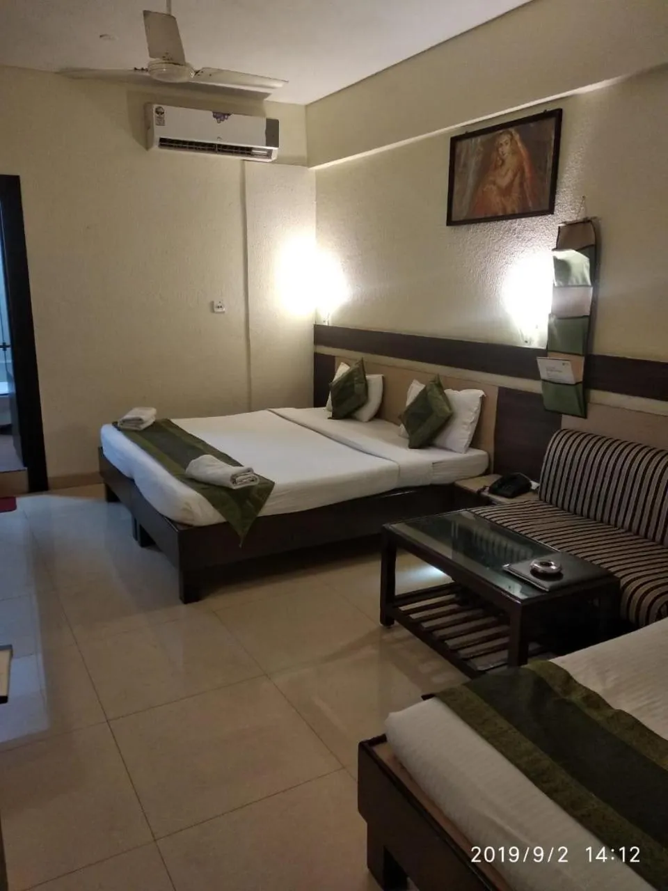 Bed in Hotel The Shagun