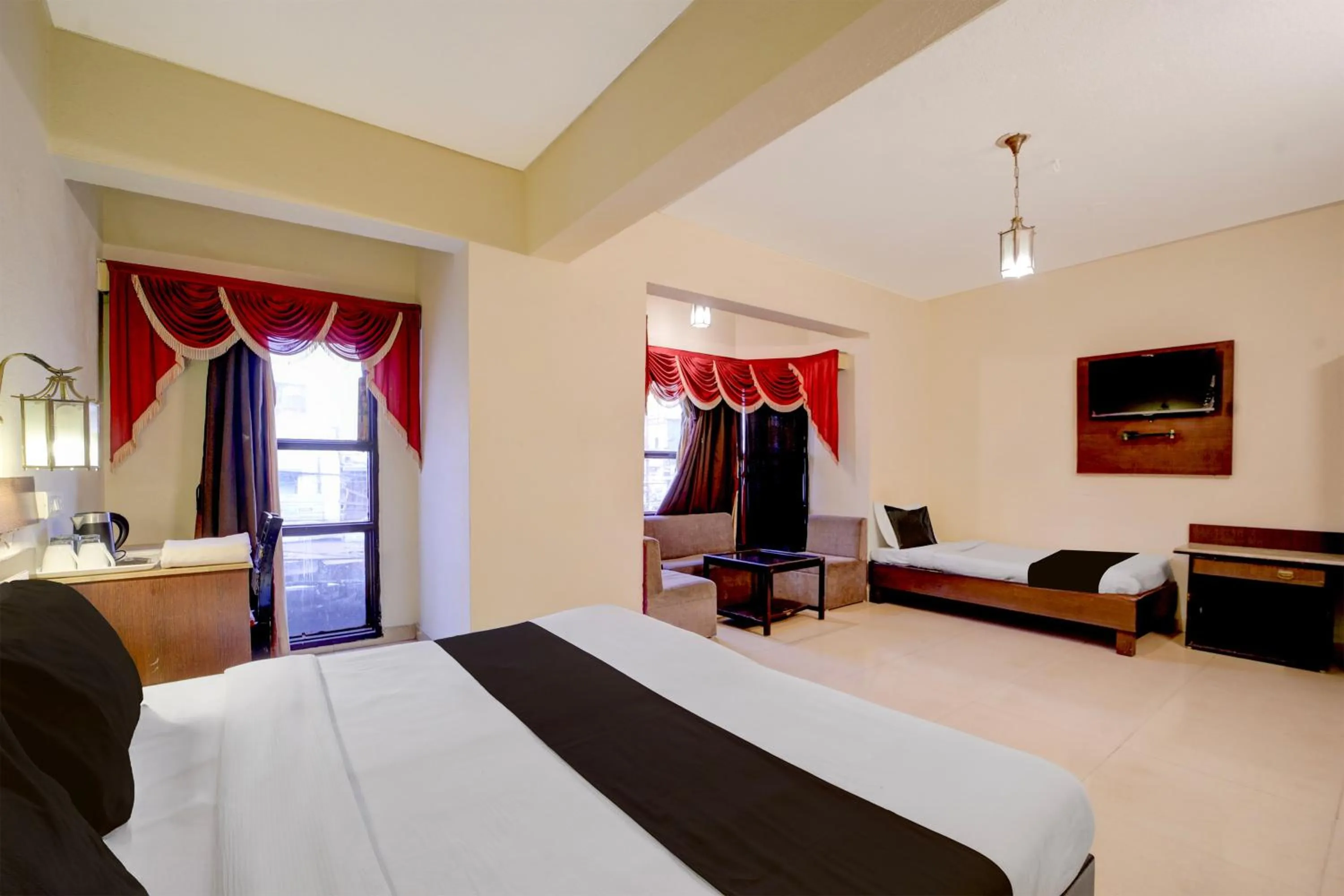 Bedroom, Bed in Townhouse Gandhi Medical College Bhopal Formerly Hotel Shagun