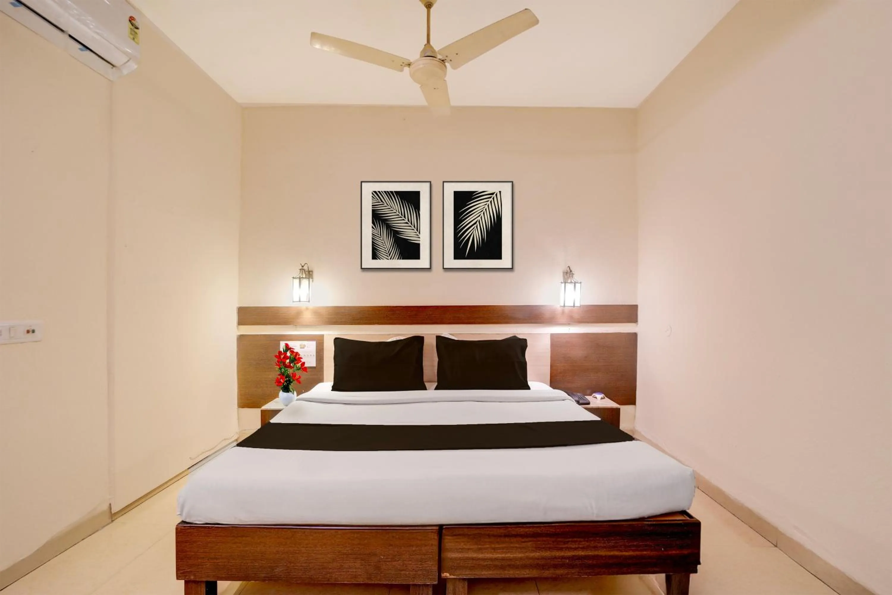 Bedroom, Bed in Townhouse Gandhi Medical College Bhopal Formerly Hotel Shagun