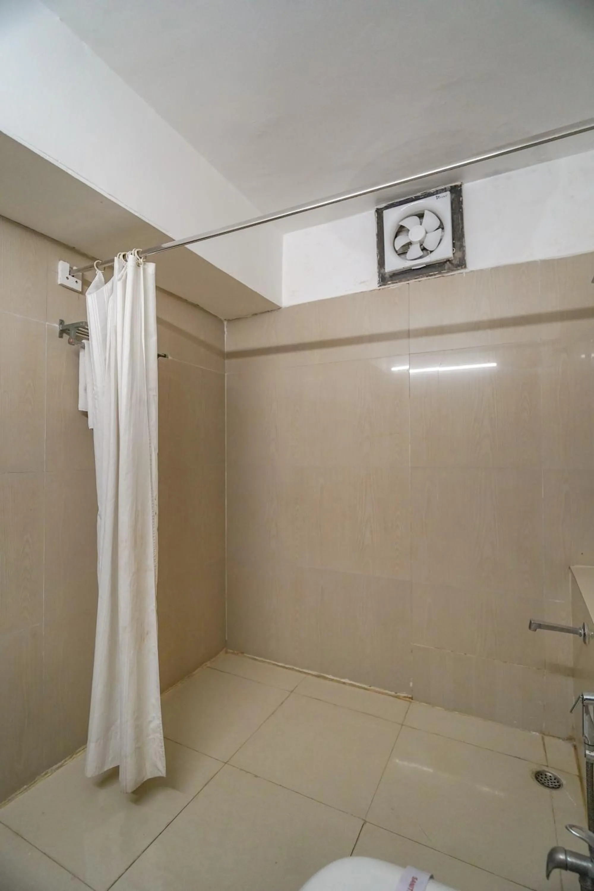 Shower in Hotel The Shagun