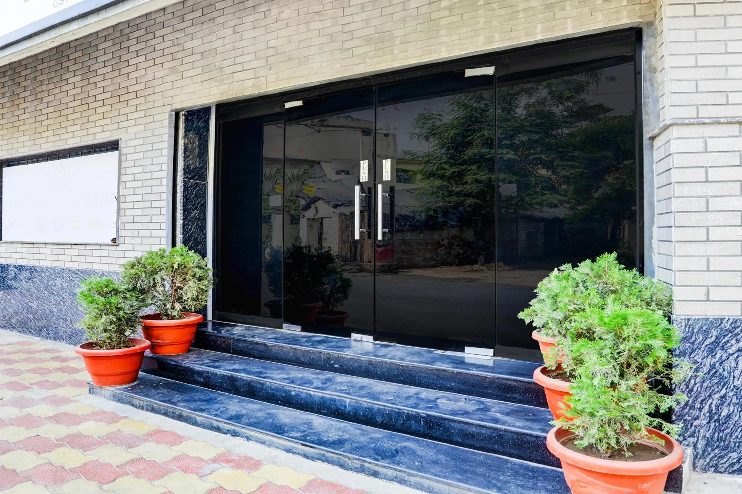 Facade/entrance in Super Collection O Hingna Road