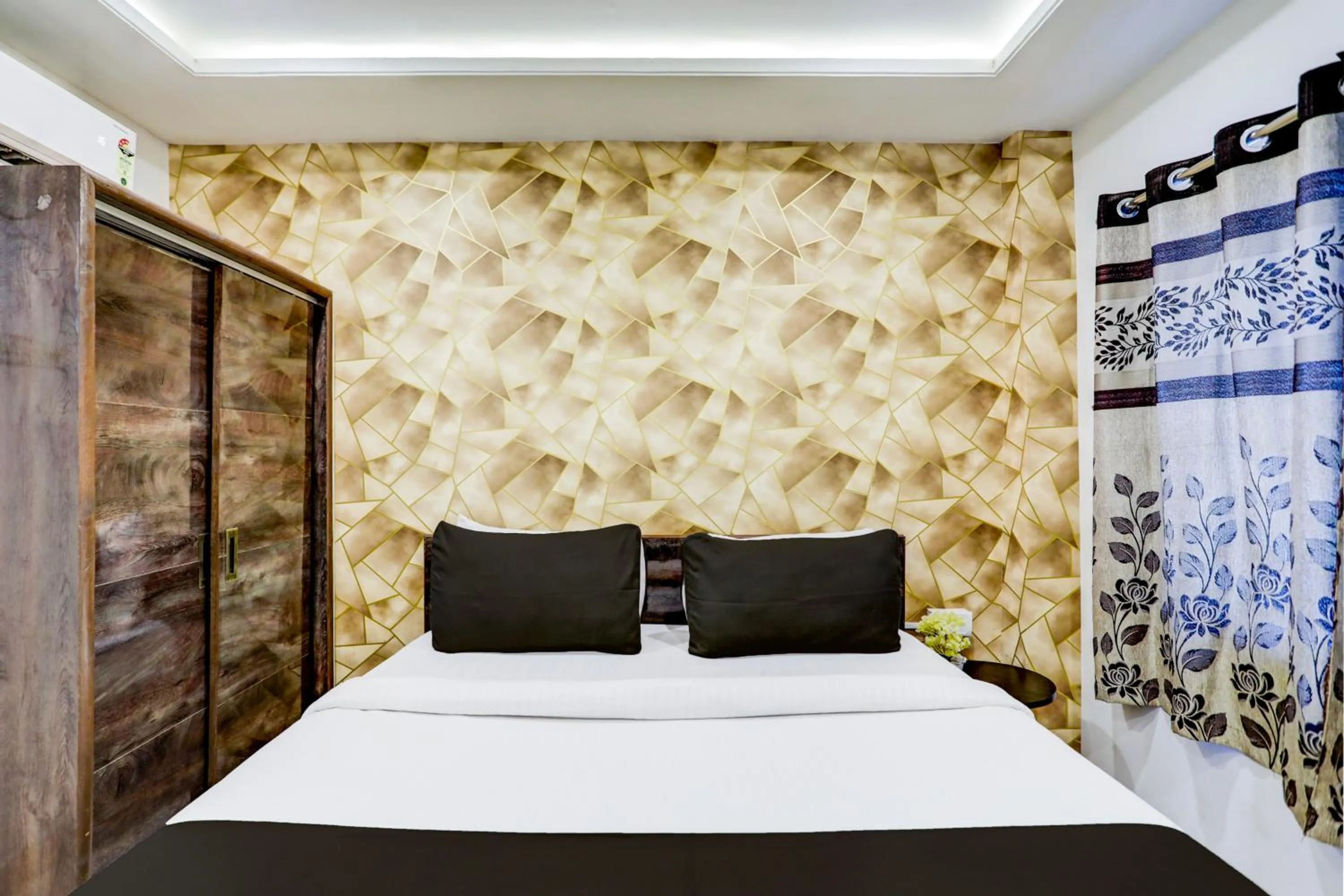 Photo of the whole room, Bed in Super Collection O Hingna Road