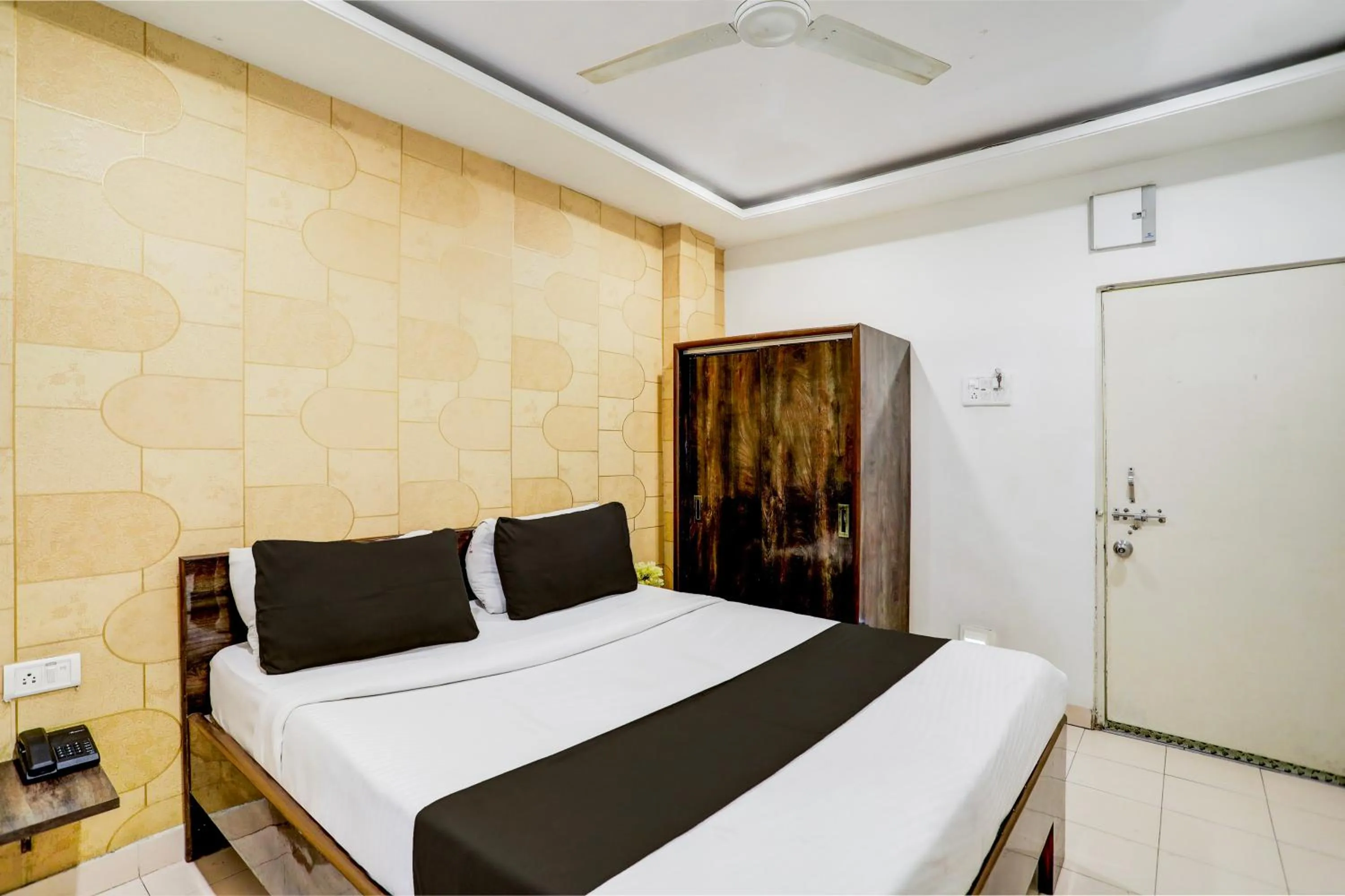 Photo of the whole room, Bed in Super Collection O Hingna Road